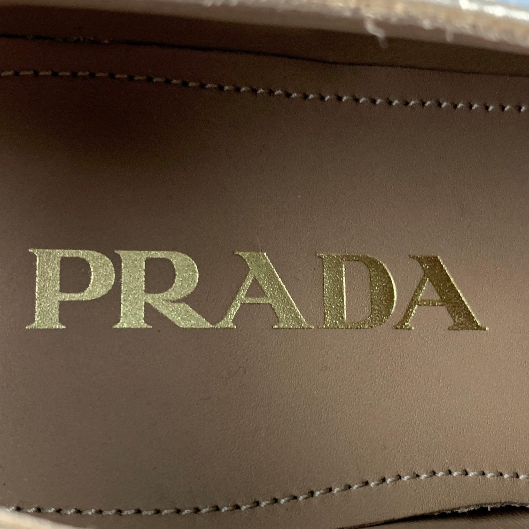 PRADA Taille 6.5 Chaussures à lacets Wingtip en cuir perforé doré en vente 3