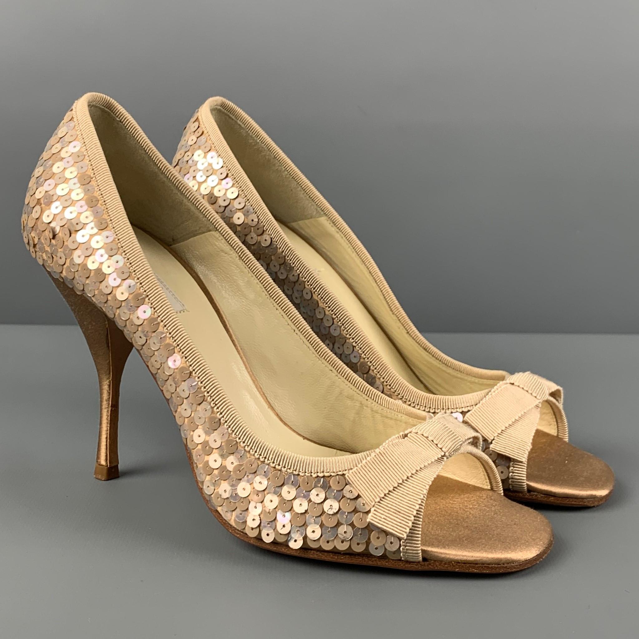 PRADA pumps comes in a taupe sequin silk featuring a front bow detail, open toe, and a stiletto heel. Made in Italy. 

Very Good Pre-Owned Condition.
Marked: 36.5

Measurements:

Heel: 3.75 in. 