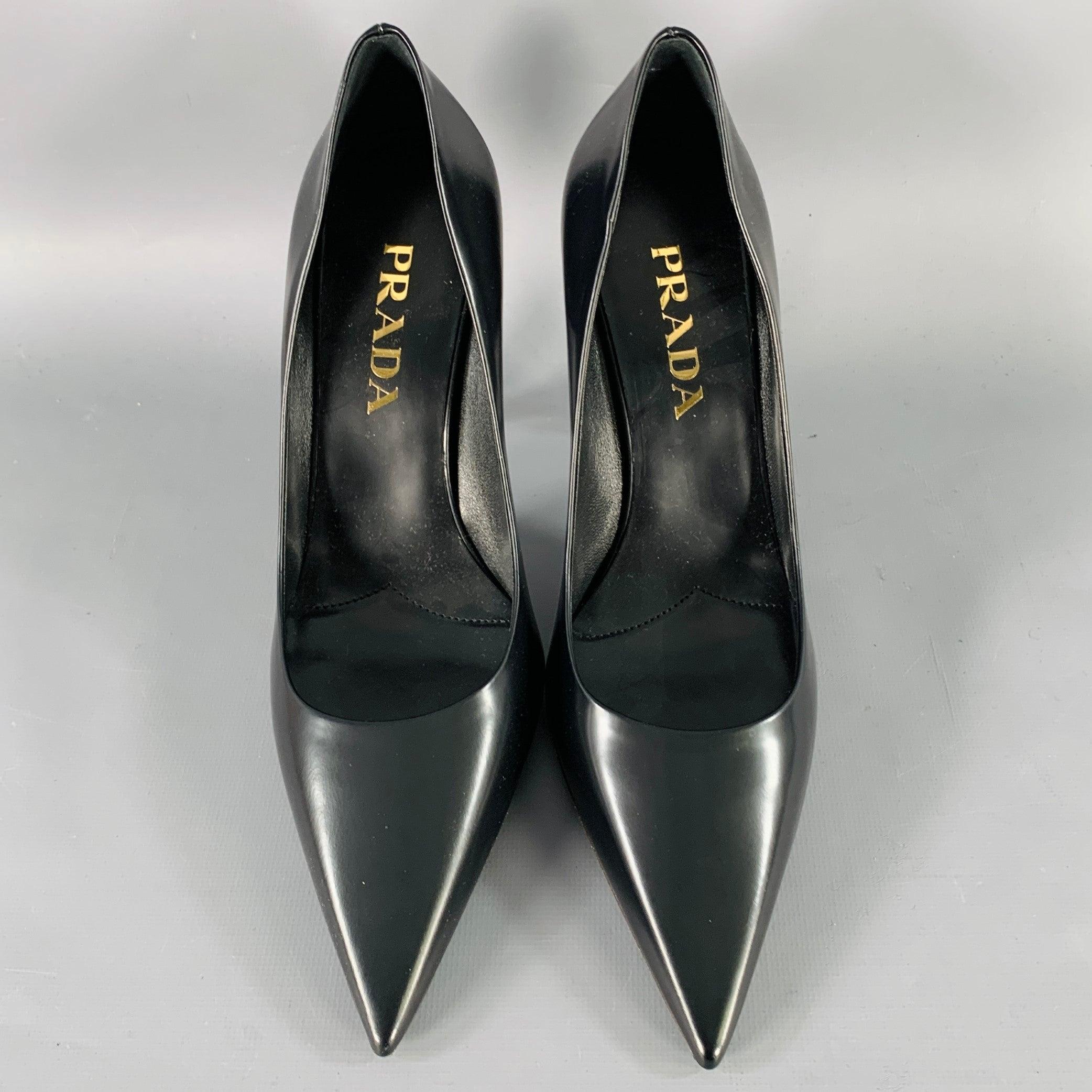 PRADA Taille 7 Escarpins à bout pointu en cuir noir Bon état - En vente à San Francisco, CA