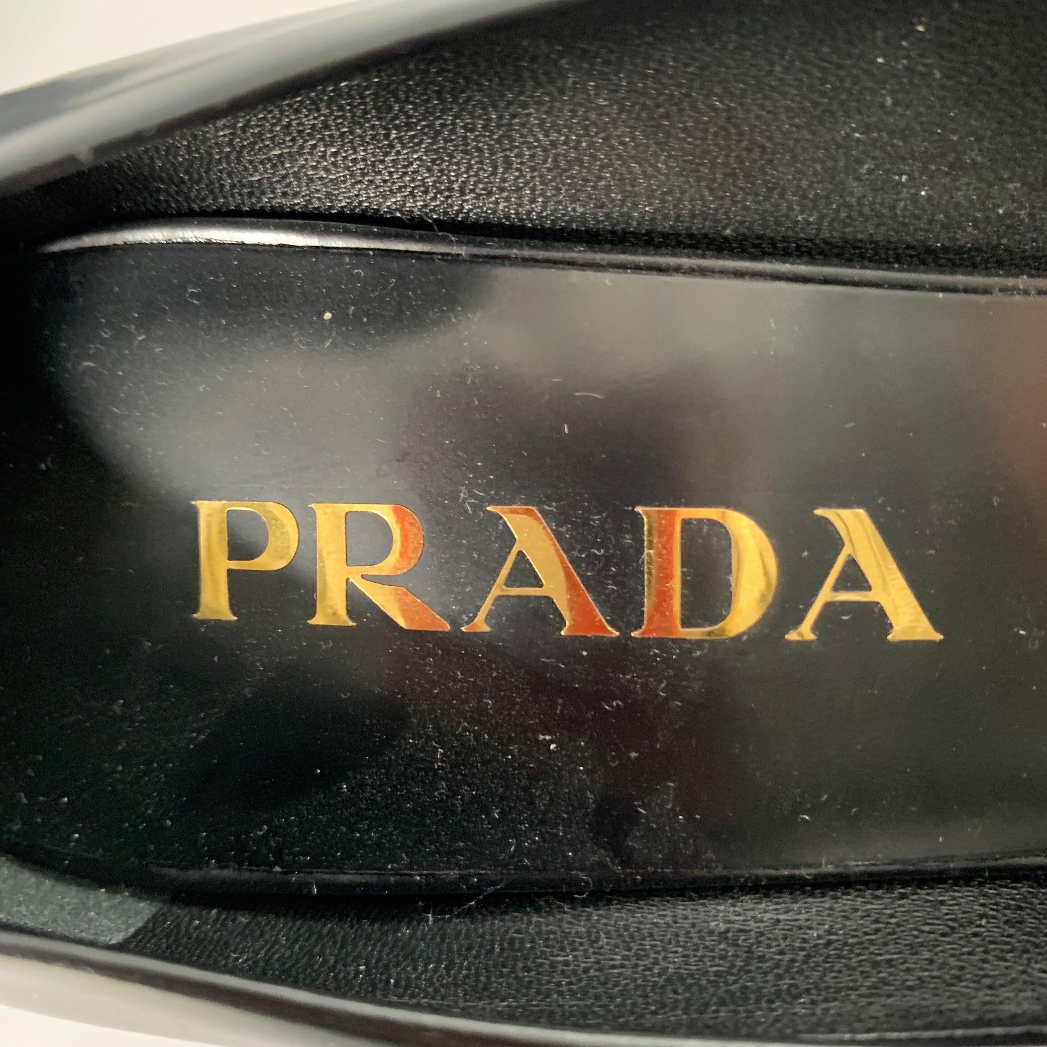 PRADA Taille 7 Escarpins à bout pointu en cuir noir en vente 2