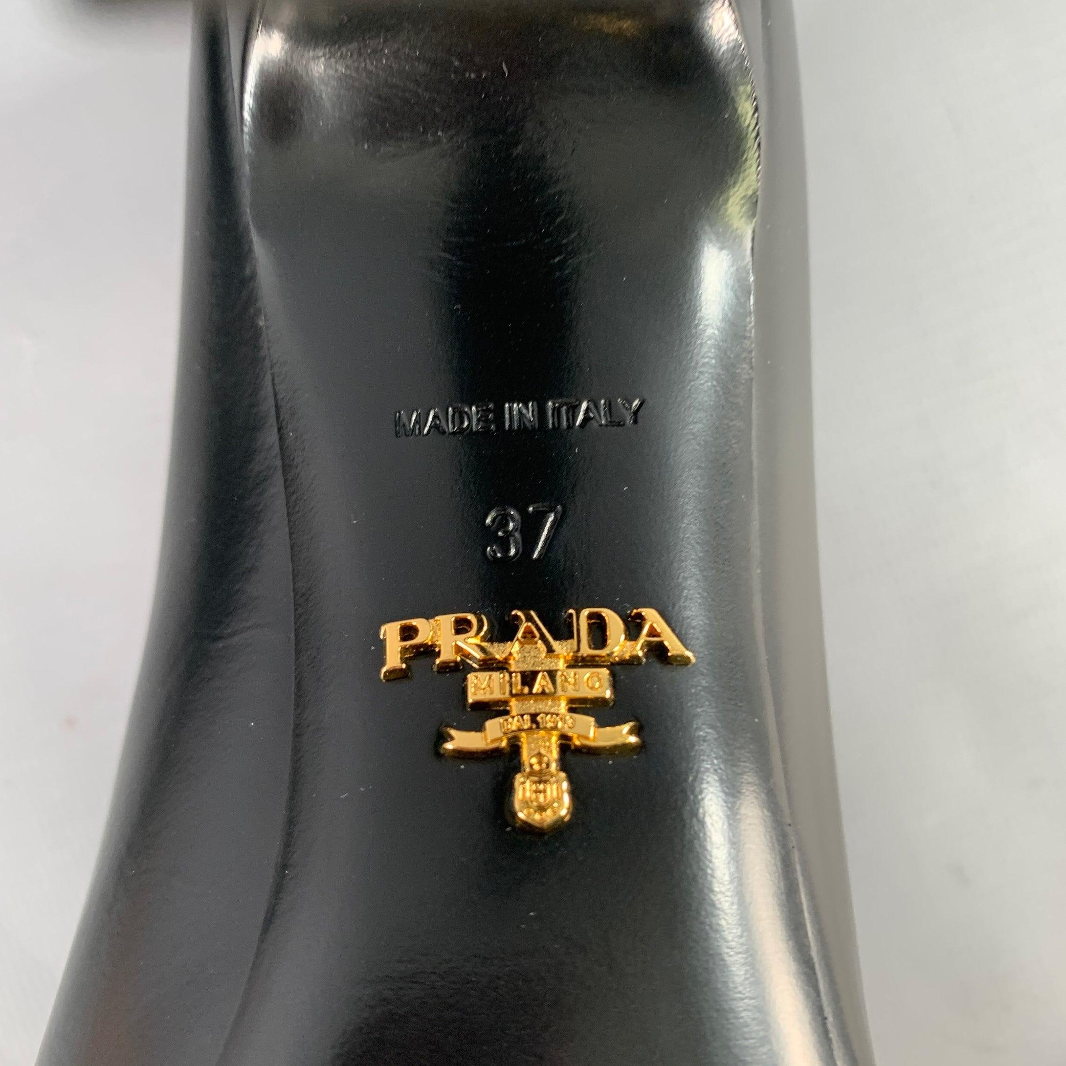 PRADA Taille 7 Escarpins à bout pointu en cuir noir en vente 3