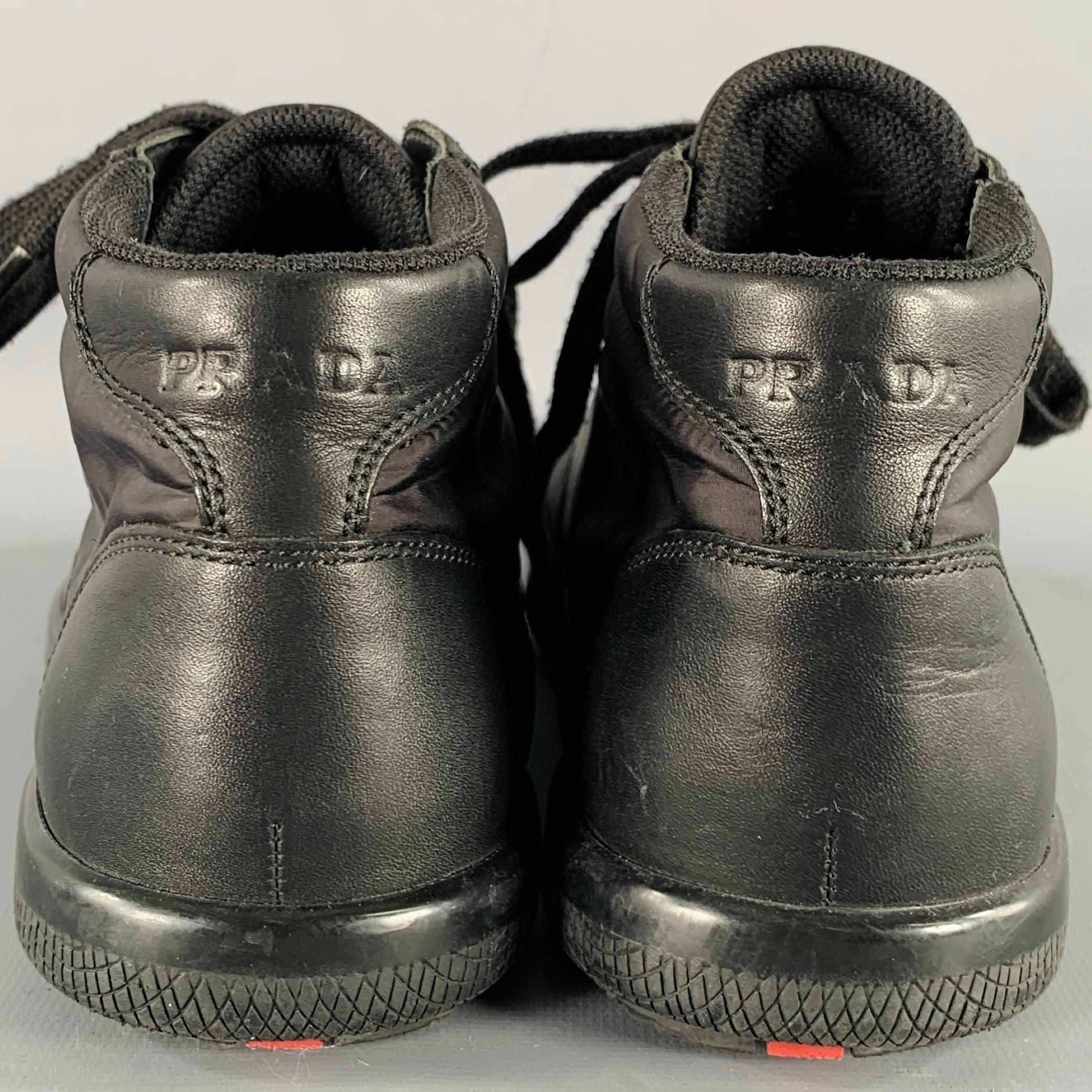 Nero PRADA Taglia 7 Scarpe da ginnastica nere in nylon e pelle con lacci in tessuti misti in vendita