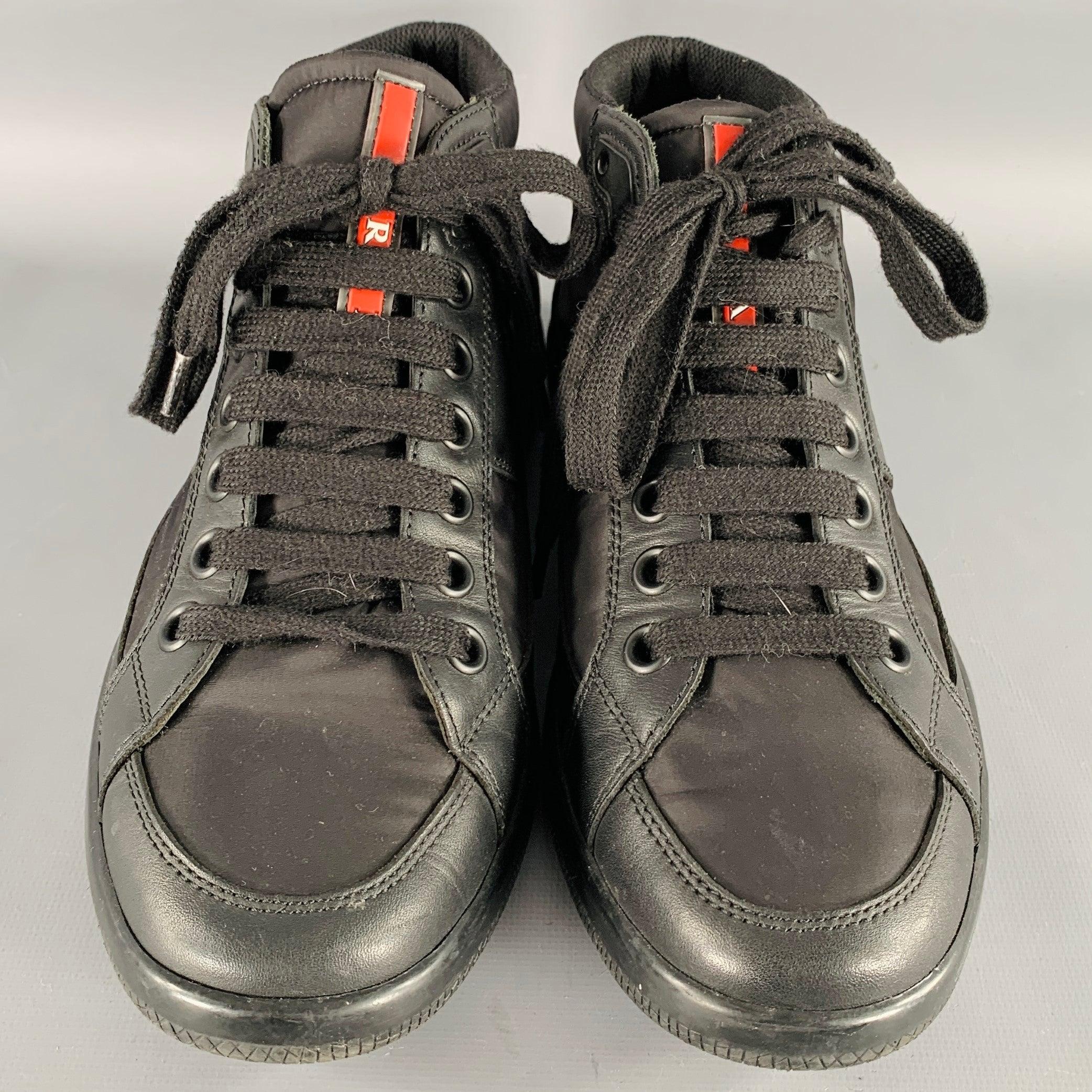 PRADA Taglia 7 Scarpe da ginnastica nere in nylon e pelle con lacci in tessuti misti In condizioni ottime in vendita a San Francisco, CA