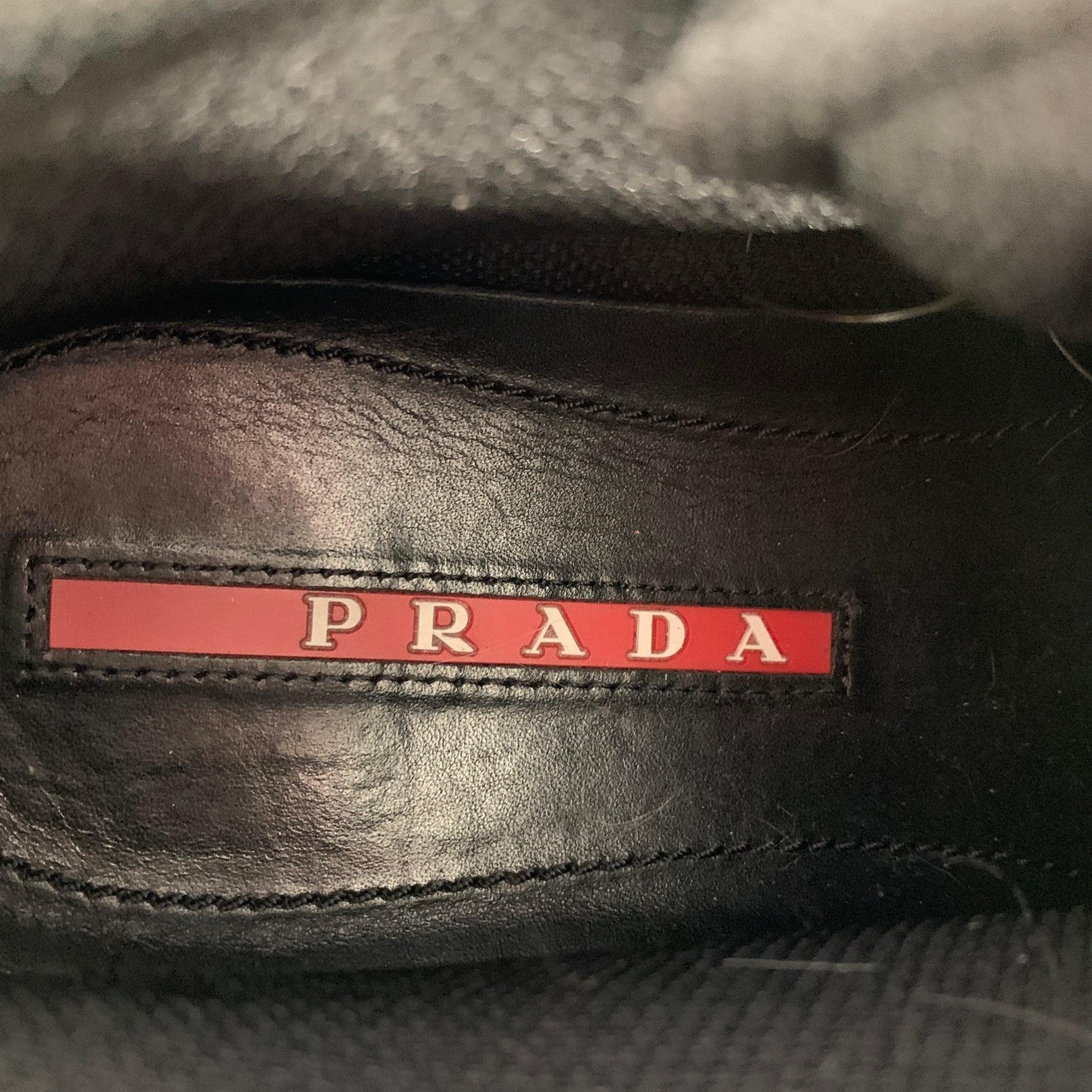 PRADA Taglia 7 Scarpe da ginnastica nere in nylon e pelle con lacci in tessuti misti in vendita 2