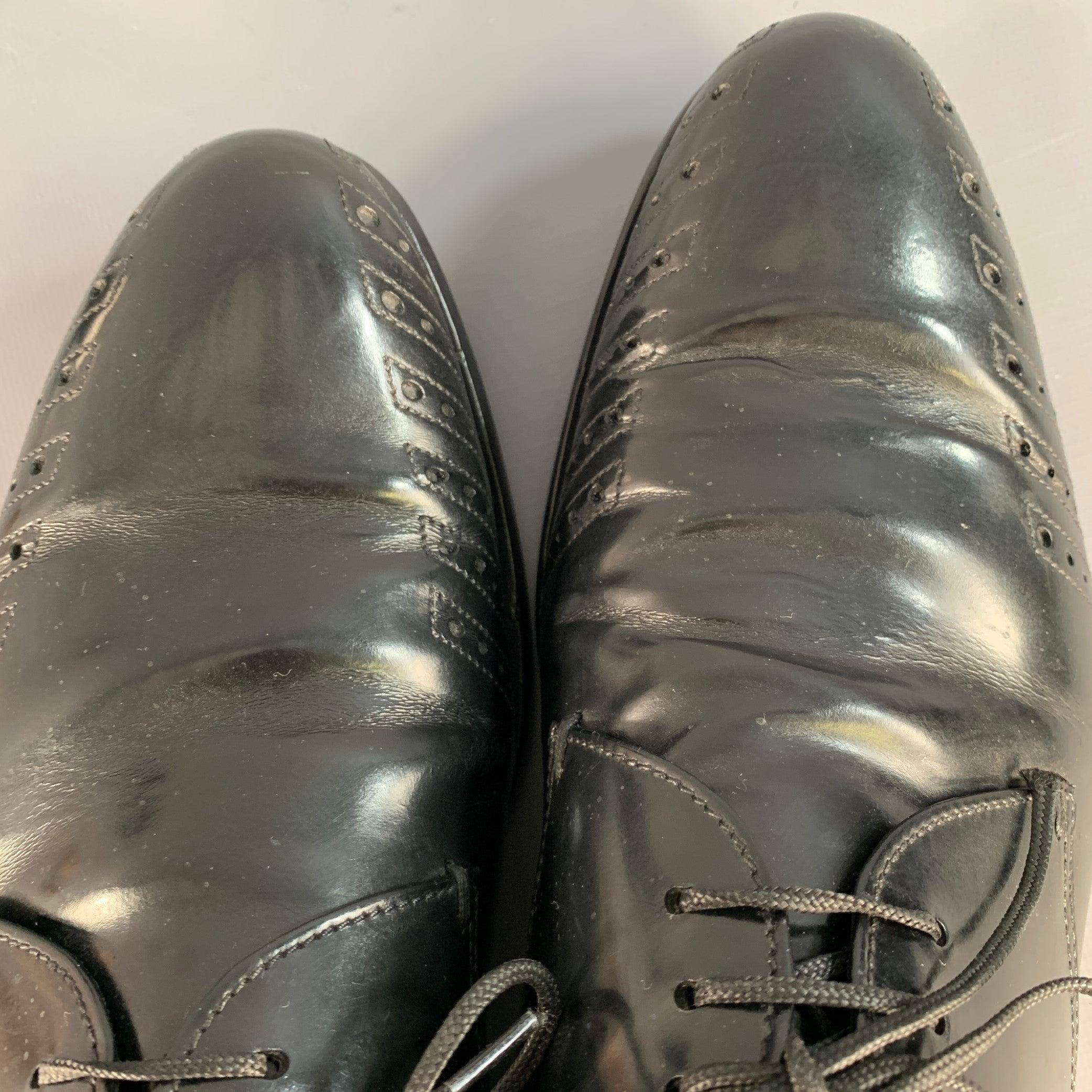 PRADA Taglia 7 Scarpe Derby Lace-Up in pelle nera traforata in vendita 5