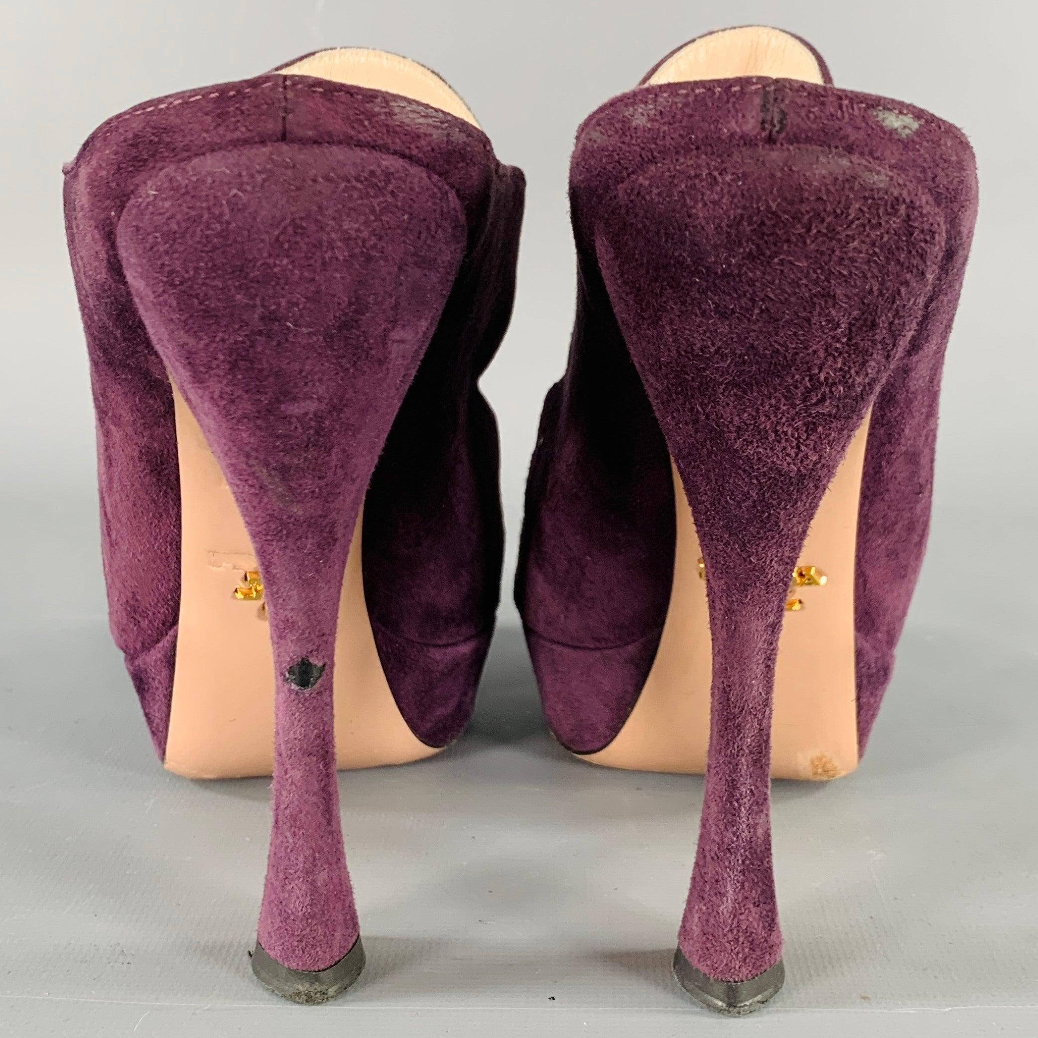 Nero PRADA Sandali ritagliati in pelle scamosciata viola prugna misura 7 in vendita