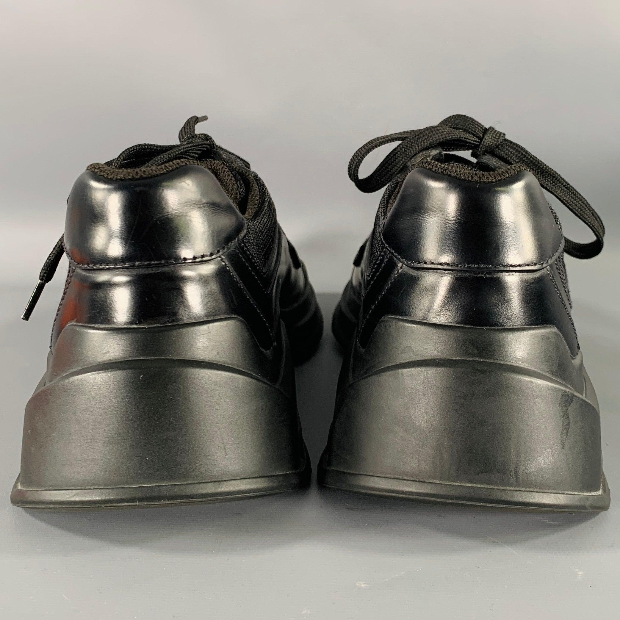PRADA Talla 7.5 Zapatillas de cuero negro de malla Negro en venta