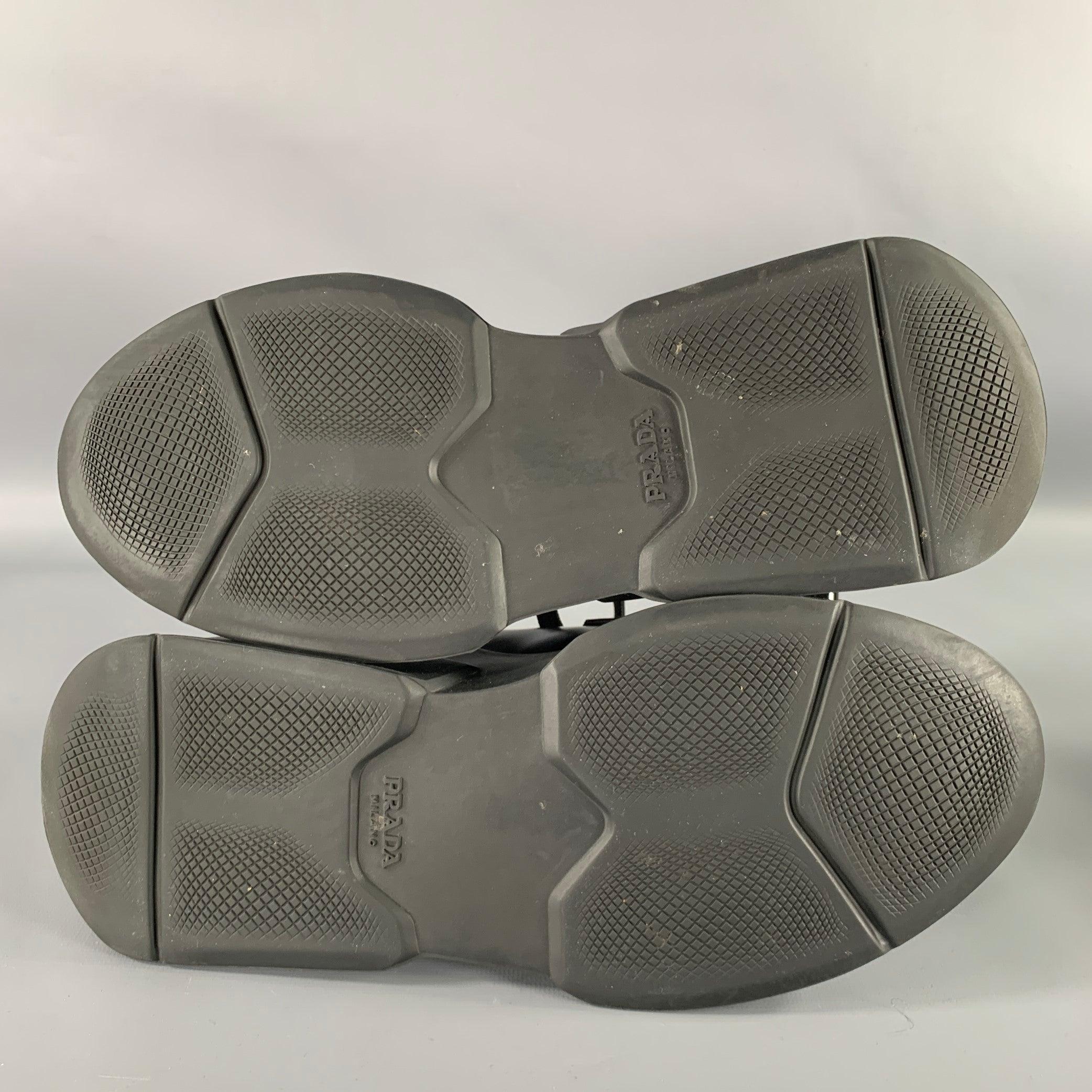 PRADA Talla 7.5 Zapatillas de cuero negro de malla en venta 1