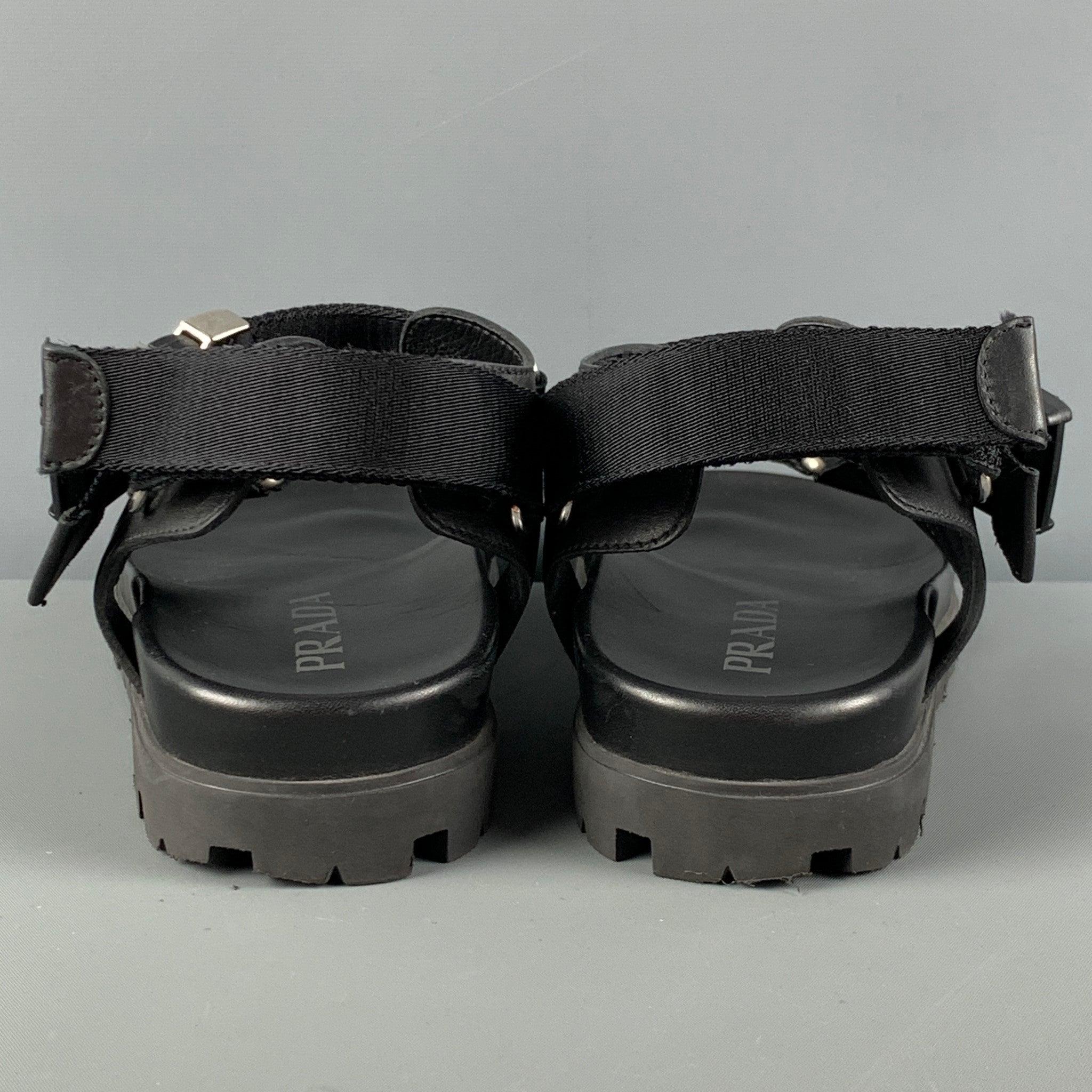 PRADA Taille 8 Sandales à boucle ceinturée en cuir noir en vente 2