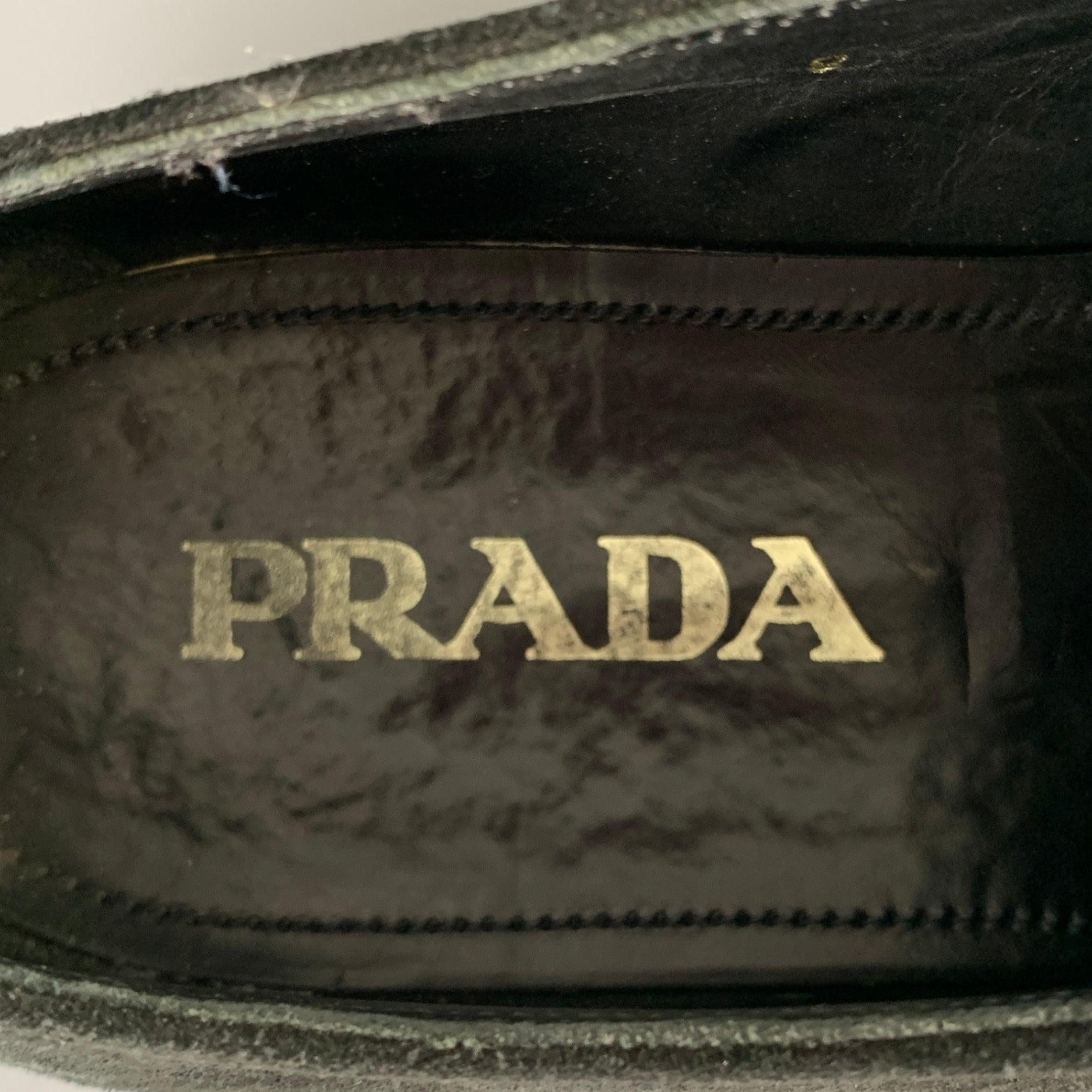 PRADA Taille 8 Chaussures en daim noir à bout pointu et à lacets en vente 3