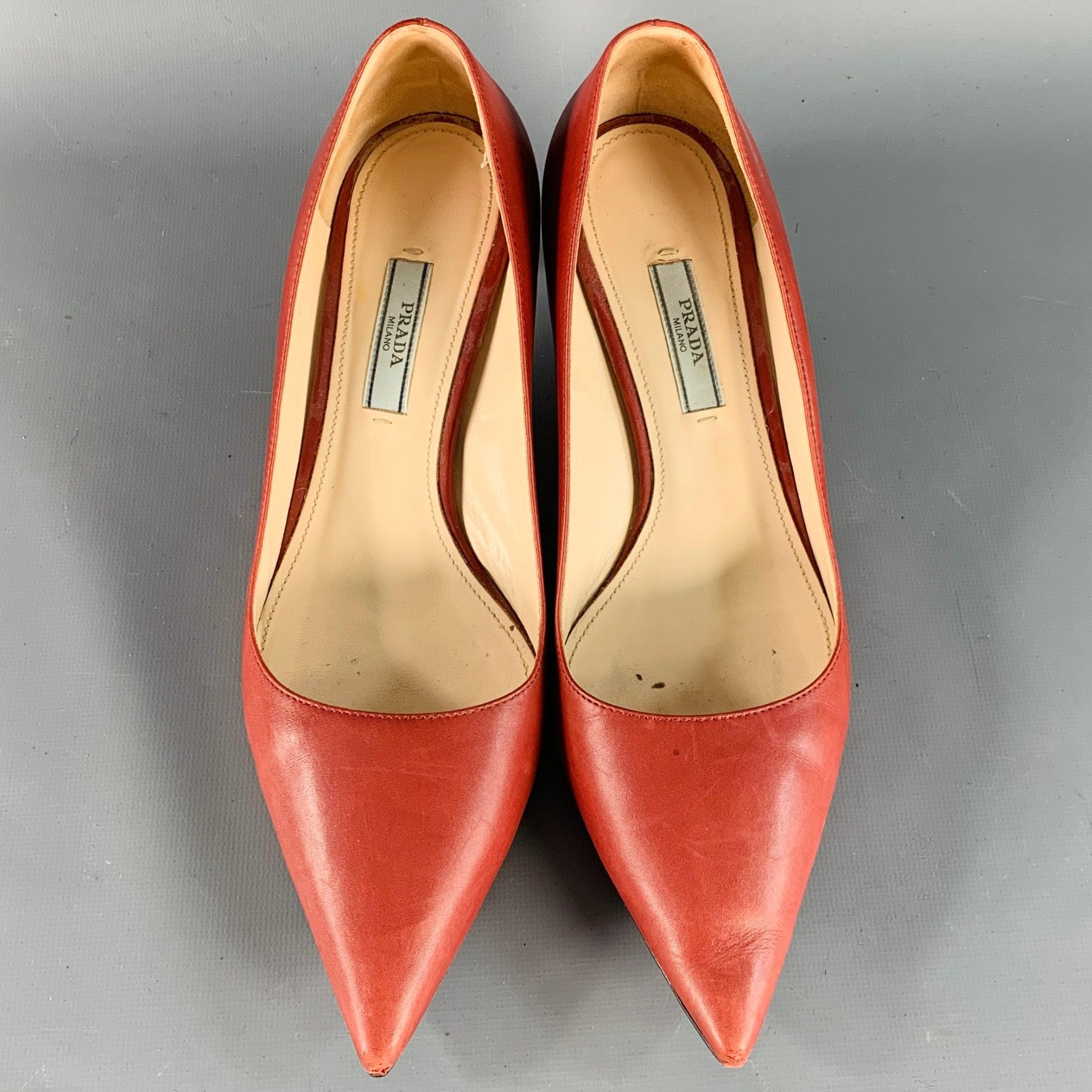 Women's PRADA Size 8 Red Leather Kitten Heel Pointed Toe Pumps For Sale