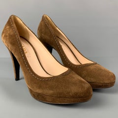 PRADA Größe 8,5 Plateau Pumps aus braunem Wildleder mit Kontrastnähten