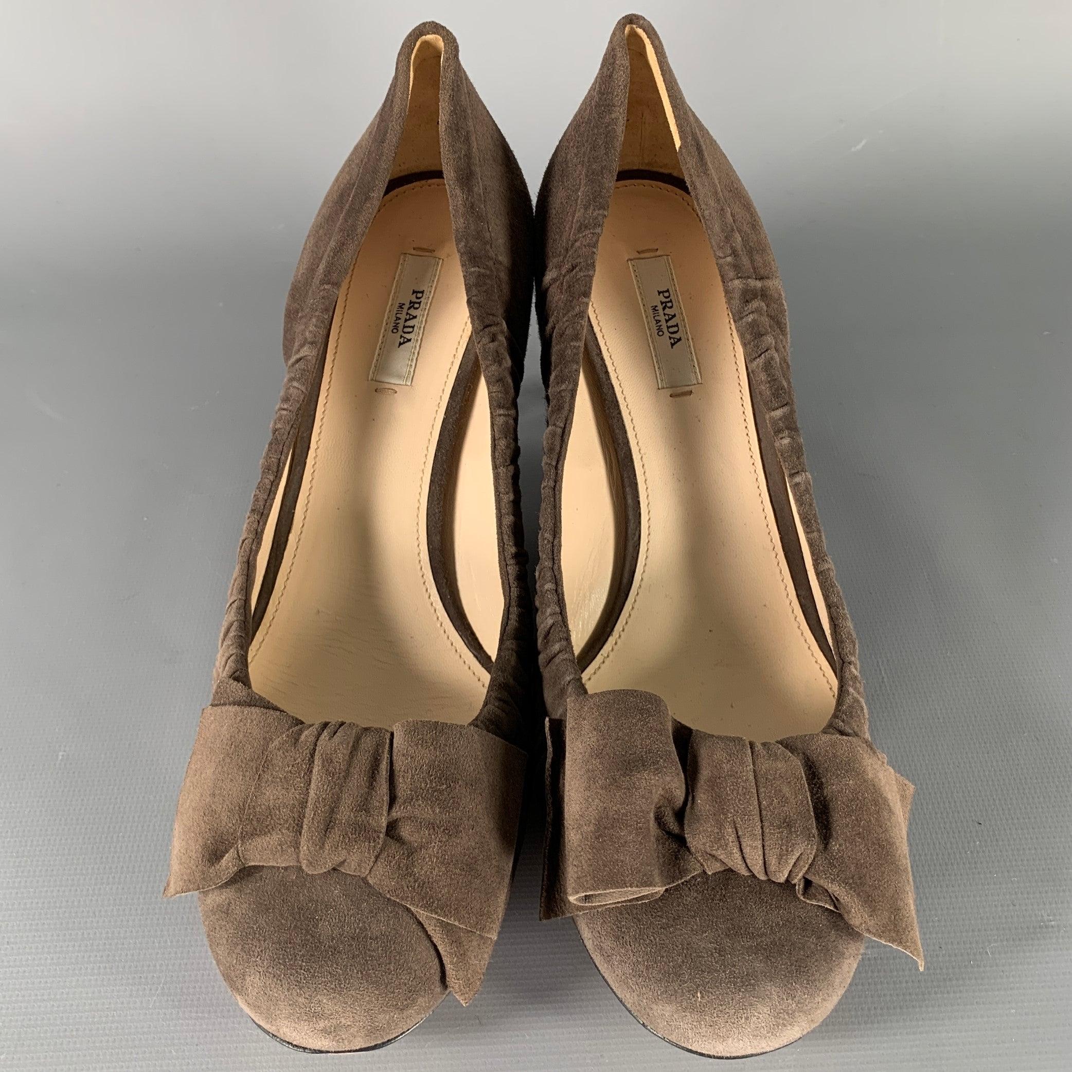 PRADA Size 8.5 Grey Ruched Kitten Heels Pumps In Good Condition For Sale In San Francisco, CA