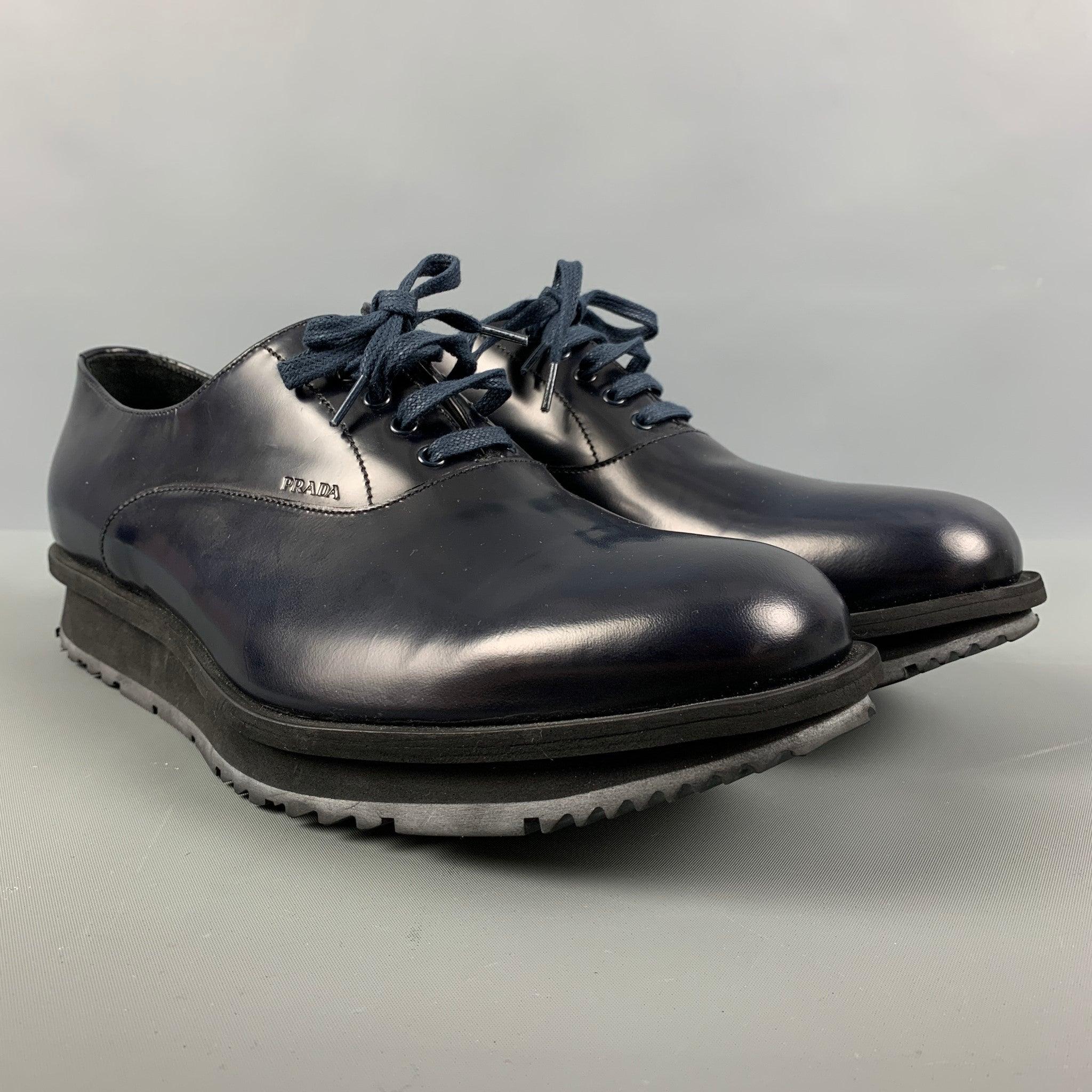 PRADA shoes comes in a navy leather featuring a round toe, rubber sole, and a lace up closure. Made in Italy. Excellent Pre-Owned Condition. 

Marked:   1 2EE 093 7BOutsole: 12.5 inches  x 4 inches 
  
  
 
Reference: 124531
Category: Lace Up