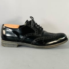 PRADA Taille 9.5 Cuir noir perforé Wingtip Derby Lace-Up Shoes