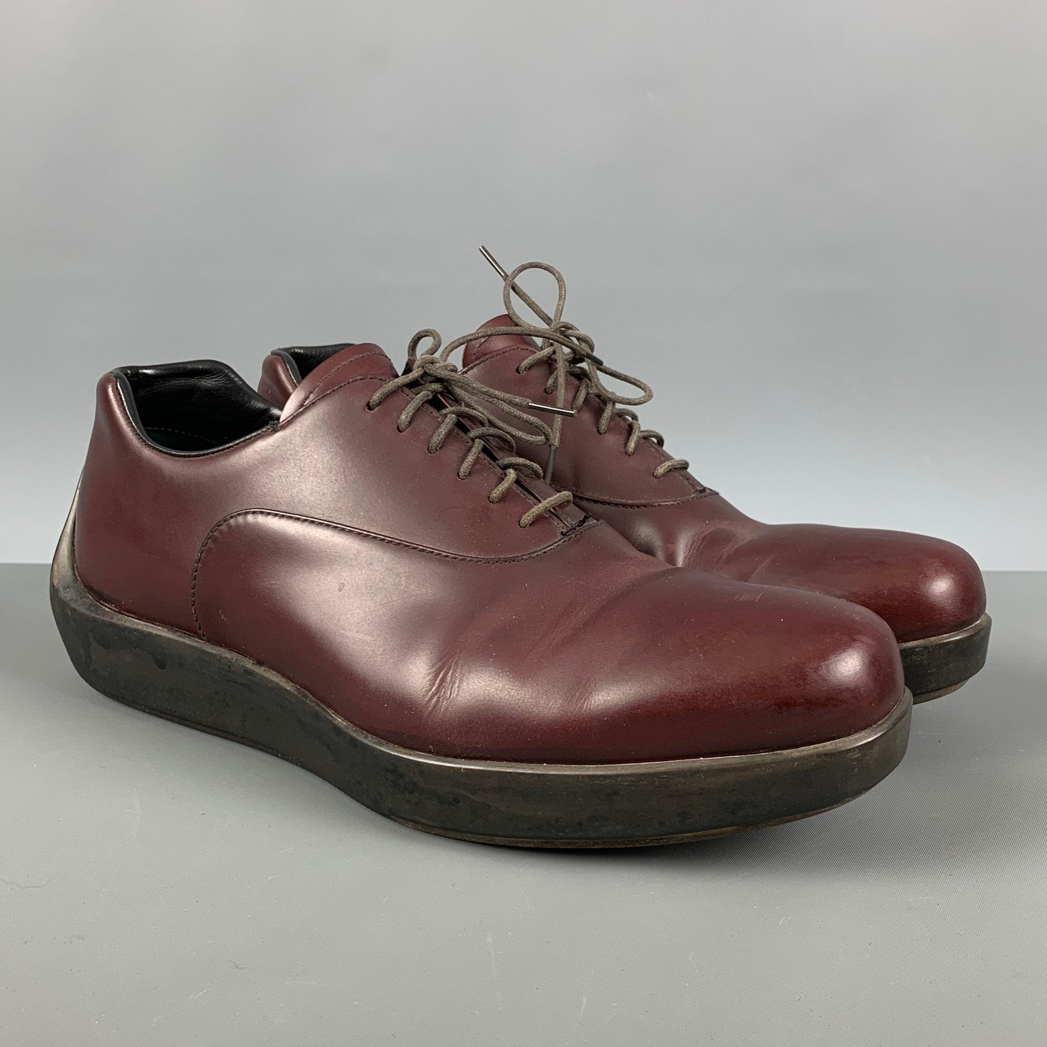 PRADA shoes comes in a burgundy leather featuring a platform sole, round toe, and a lace up closure. Made in Italy. Very Good Pre-Owned Condition. As Is. 

Marked:   2 EG026 8
 1/2Outsole: 12.5 inches  x 4 in

  
  
 
Reference: 124845
Category: