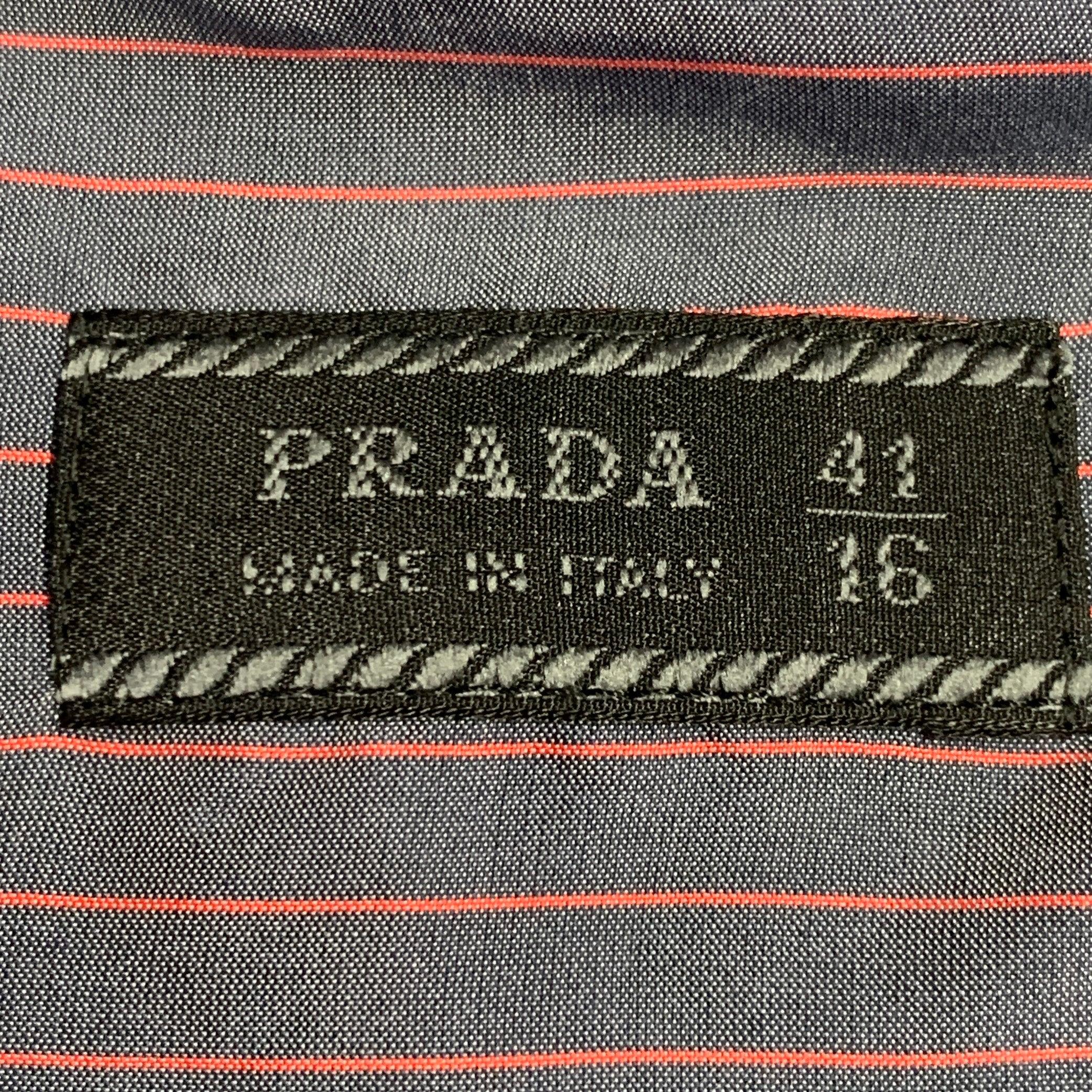 PRADA - Chemise à manches longues boutonnée en soie à rayures grises et roses, taille L Pour hommes en vente