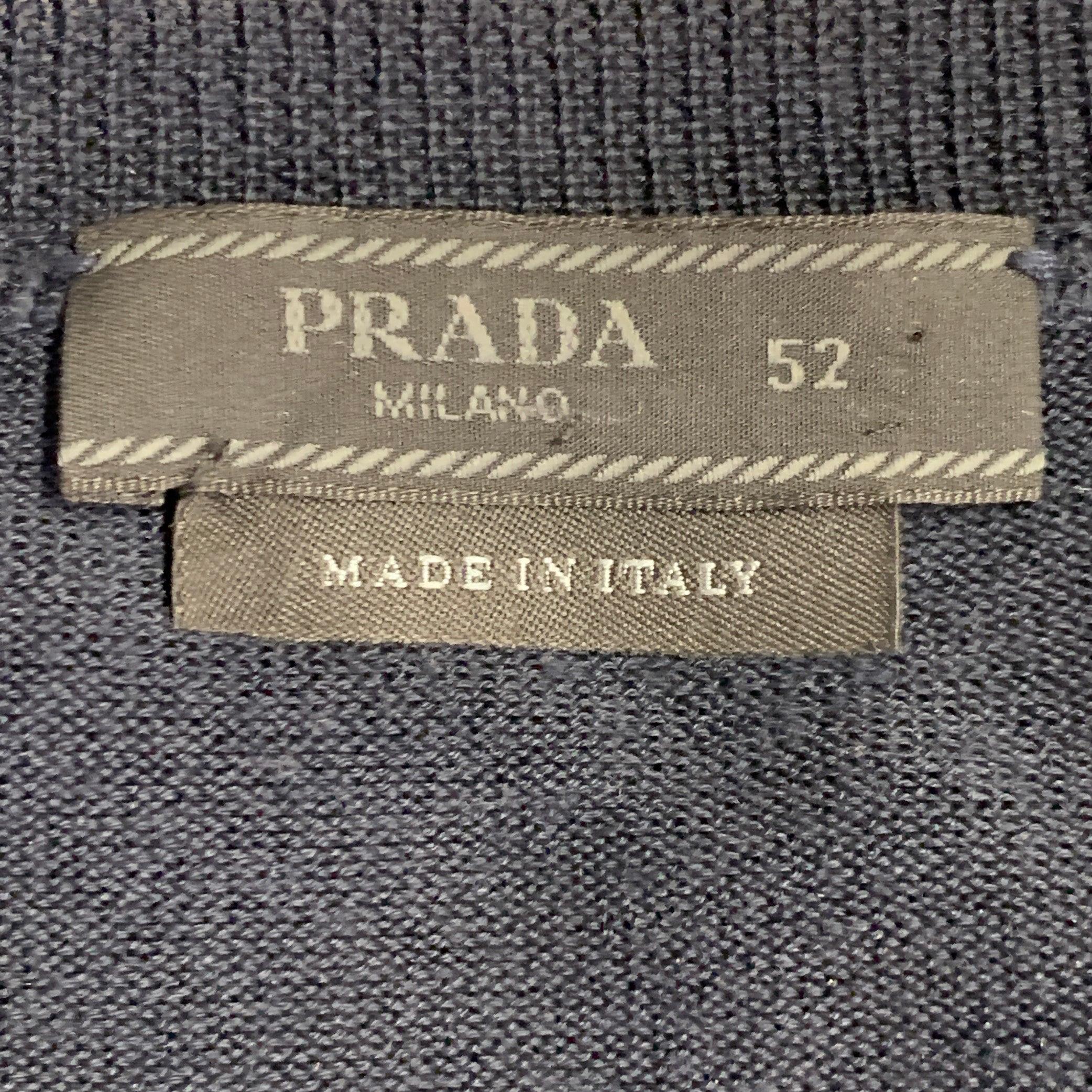PRADA Größe L Navy Weiß Logo Kaschmir Wolle Jersey Kurzarm Rundhalsausschnitt Pullover Herren im Angebot