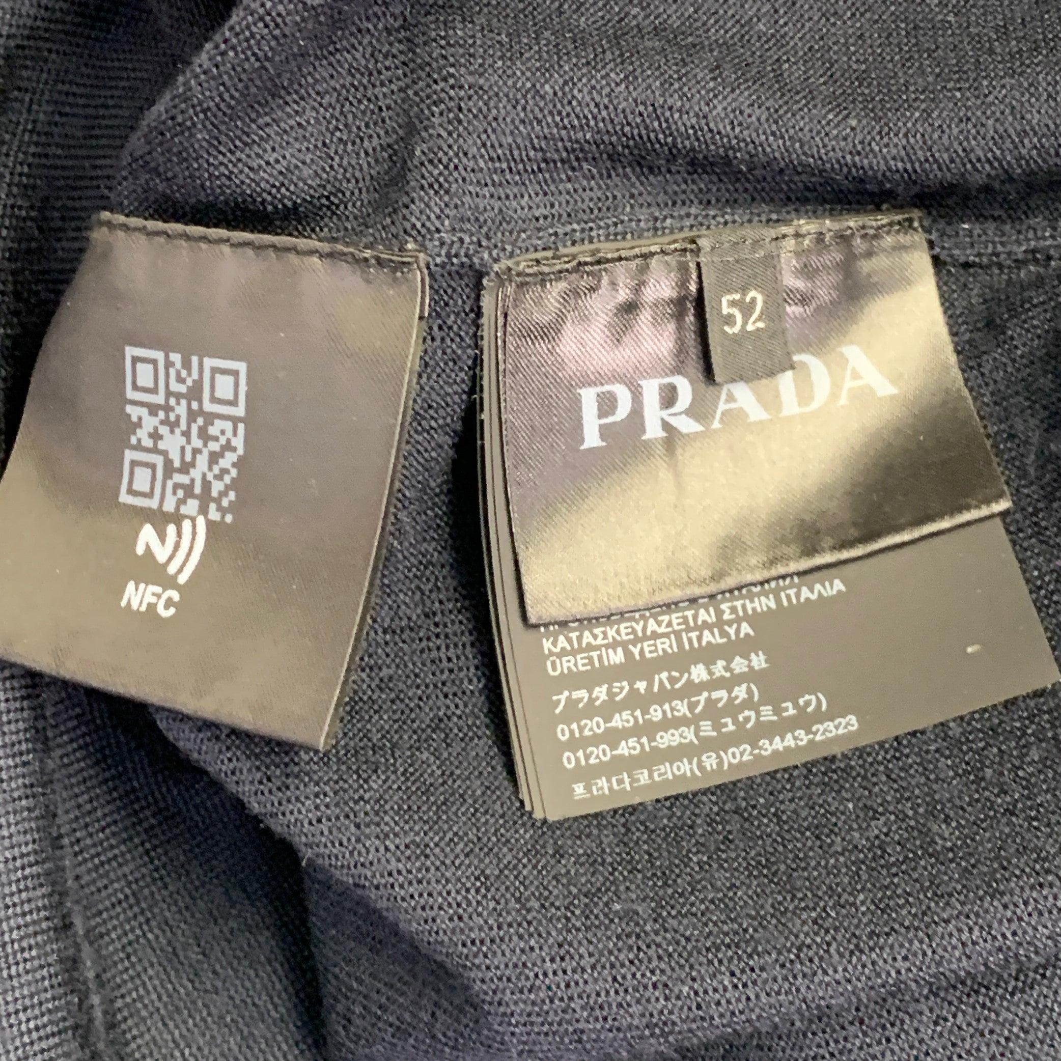PRADA Größe L Navy Weiß Logo Kaschmir Wolle Jersey Kurzarm Rundhalsausschnitt Pullover im Angebot 1