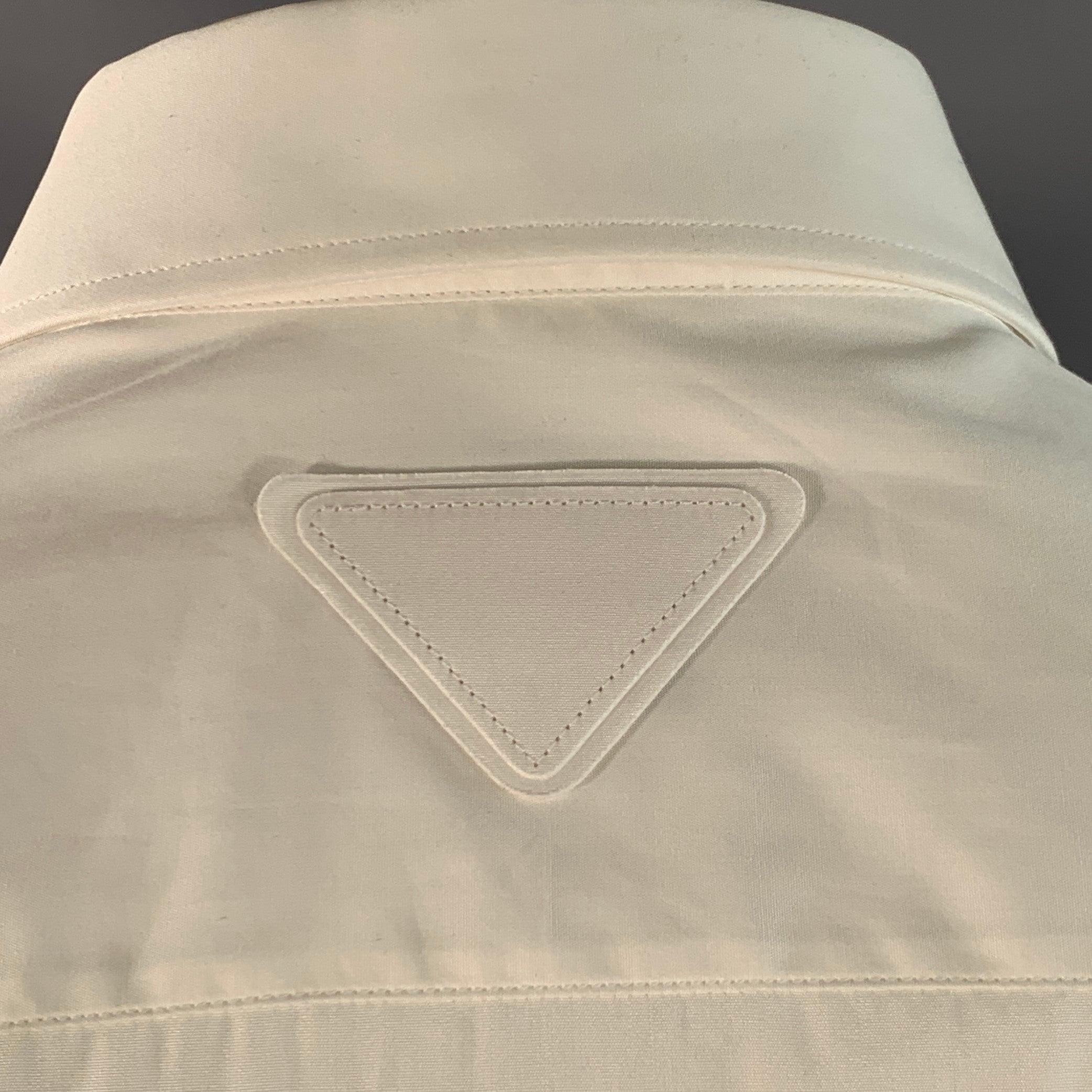PRADA Taglia L Camicia a maniche lunghe in cotone bianco con bottoni curvi, Up & Up. In condizioni buone in vendita a San Francisco, CA
