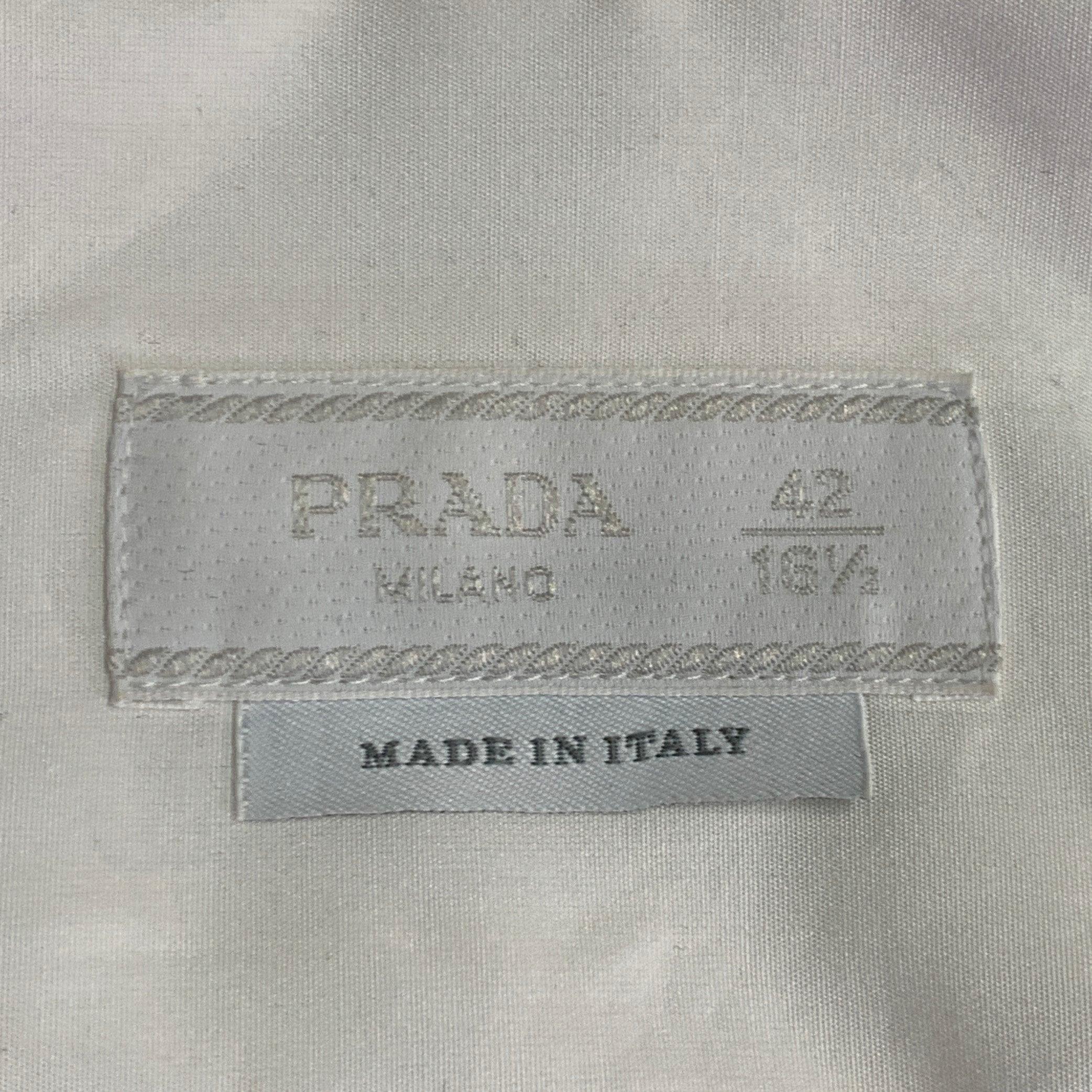 PRADA Taglia L Camicia a maniche lunghe in cotone bianco con bottoni curvi, Up & Up. in vendita 3