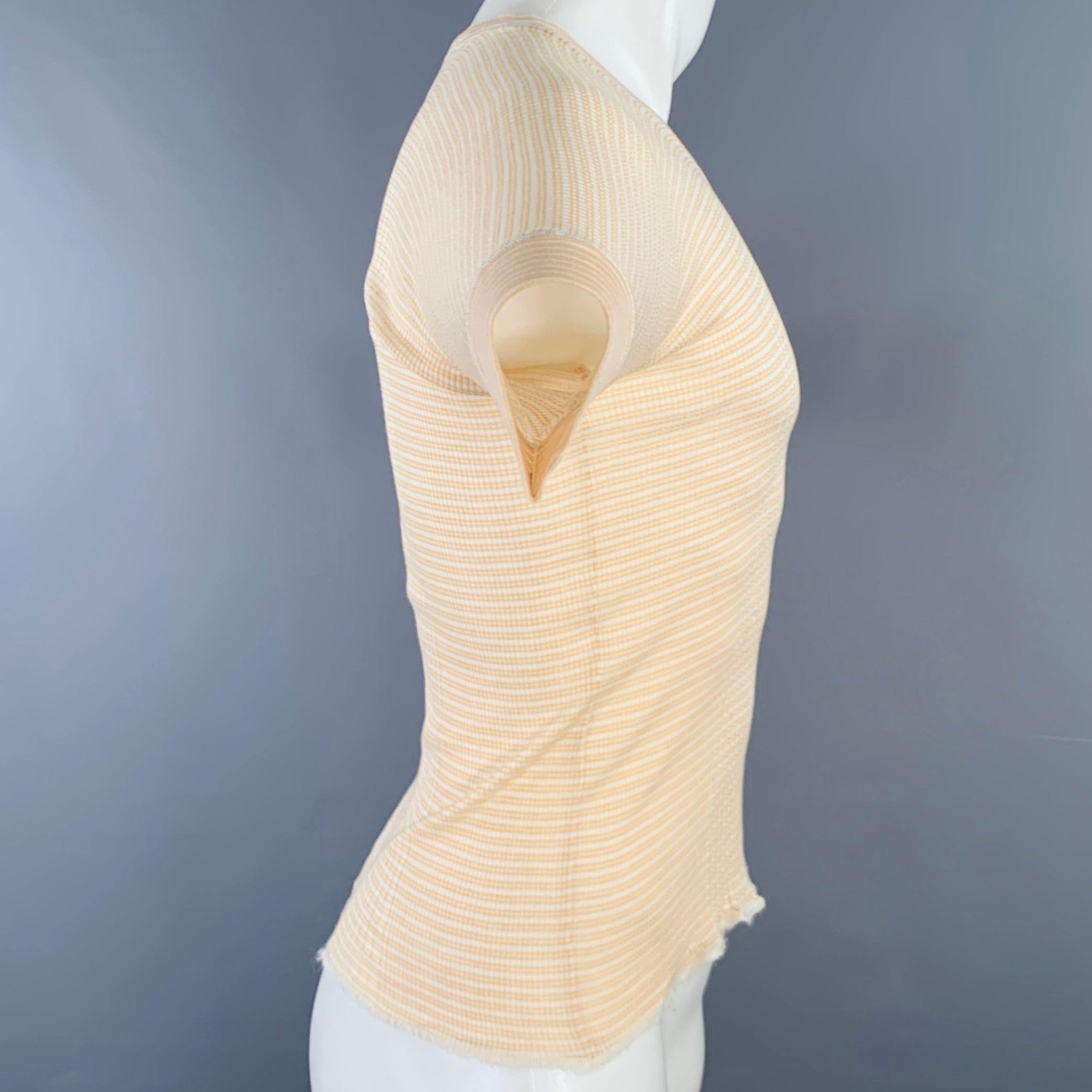 Pull PRADA
en tricot de coton beige et crème, avec un design en tricot côtelé, un motif à rayures et des manches dolman. Fabriqué en Italie. Excellent état. 

Marqué :   M 

Mesures : 
 
Épaule : 15 pouces Poitrine : 30 - 40 pouces Manches : 8.5
