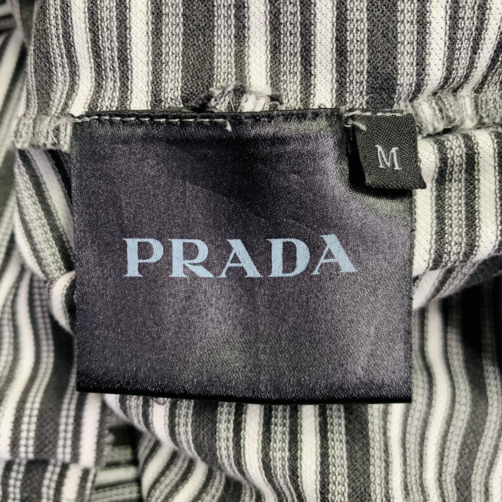 PRADA Taille M Polo boutonné en coton piqué à rayures grises et blanches en vente 1