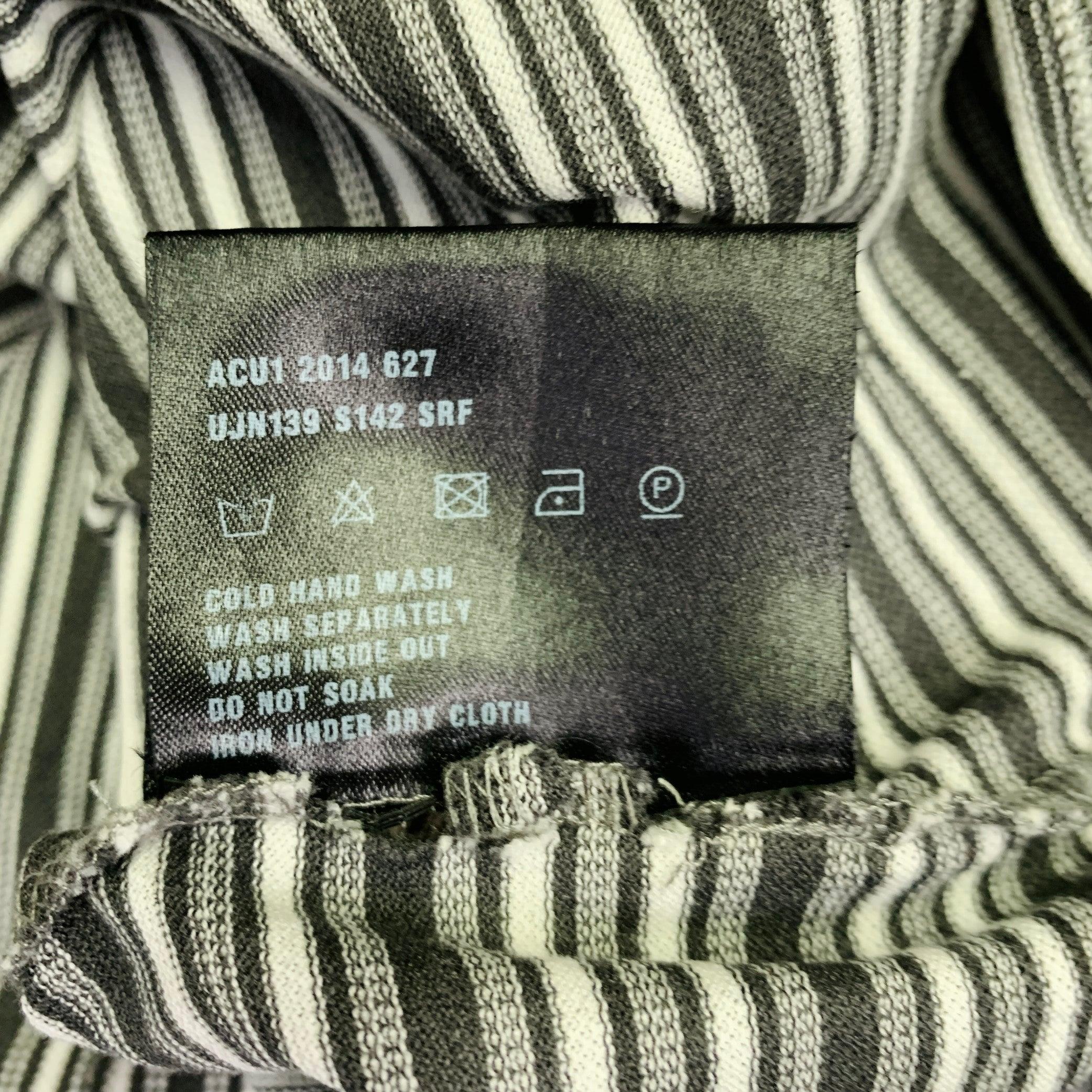 PRADA Taille M Polo boutonné en coton piqué à rayures grises et blanches en vente 2