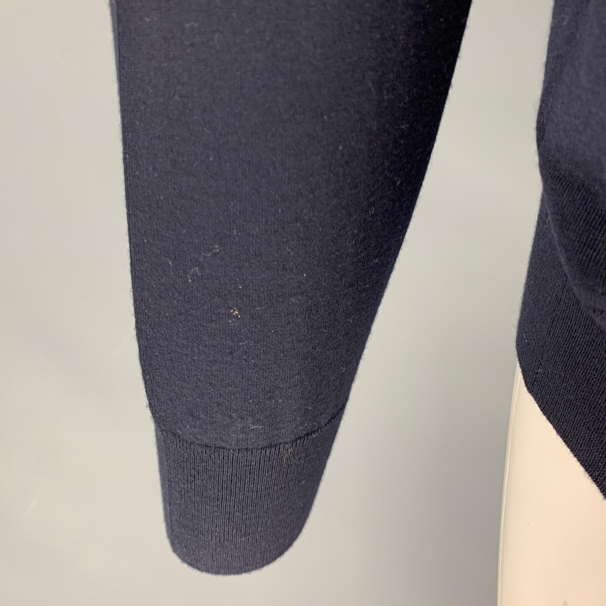 PRADA Taille M Cardigan boutonné en laine tricotée marine Bon état - En vente à San Francisco, CA