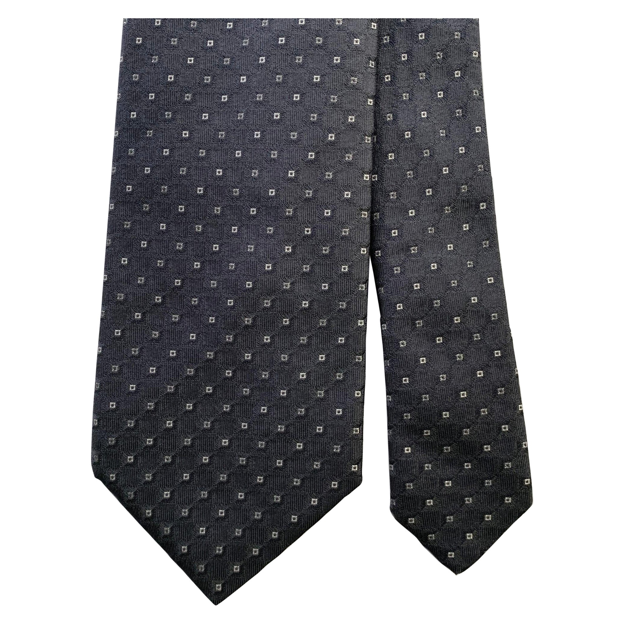 Cravate PRADA Taille Unique Gris Blanc Diamant en vente