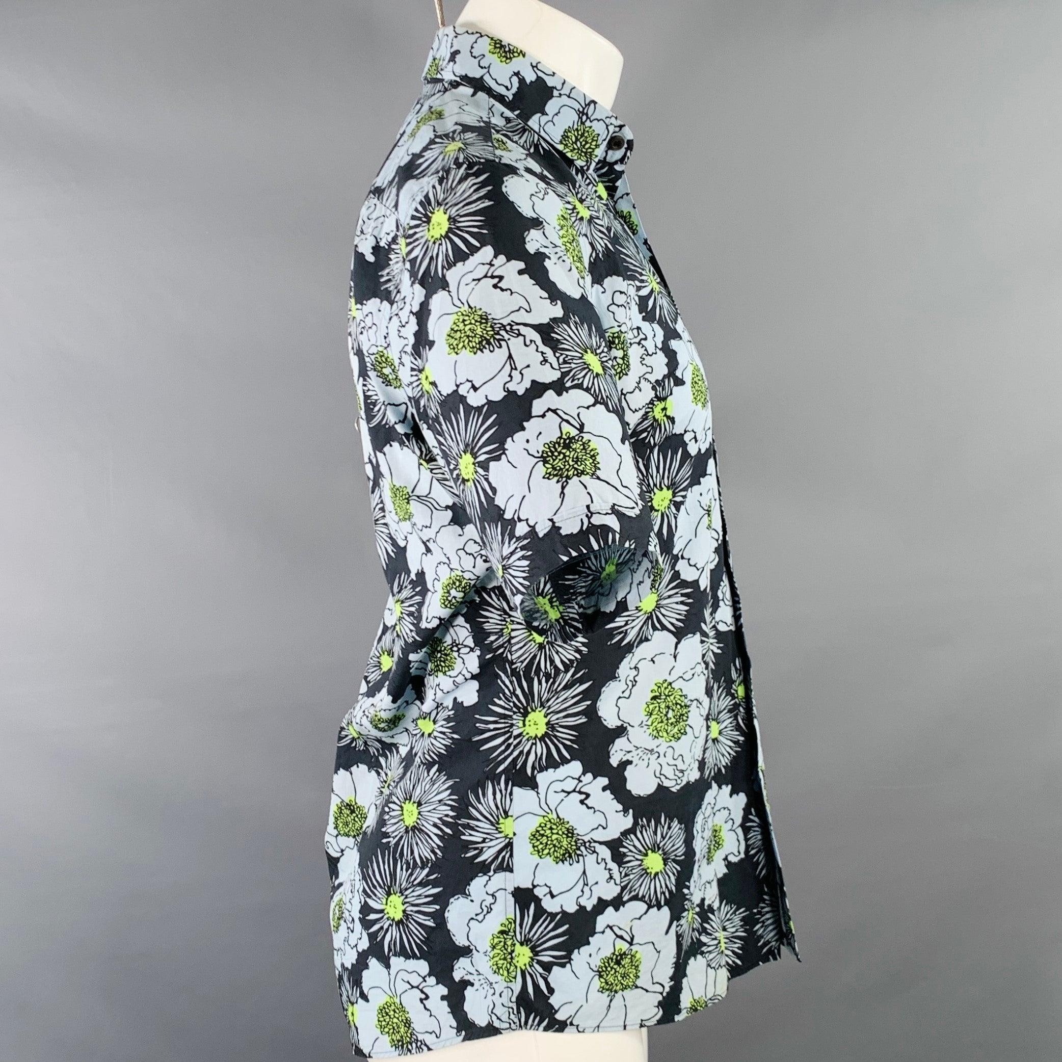Noir PRADA Size S Black Blue Green Floral Cotton Button Up One Pocket Short Sleeve Shirt en vente