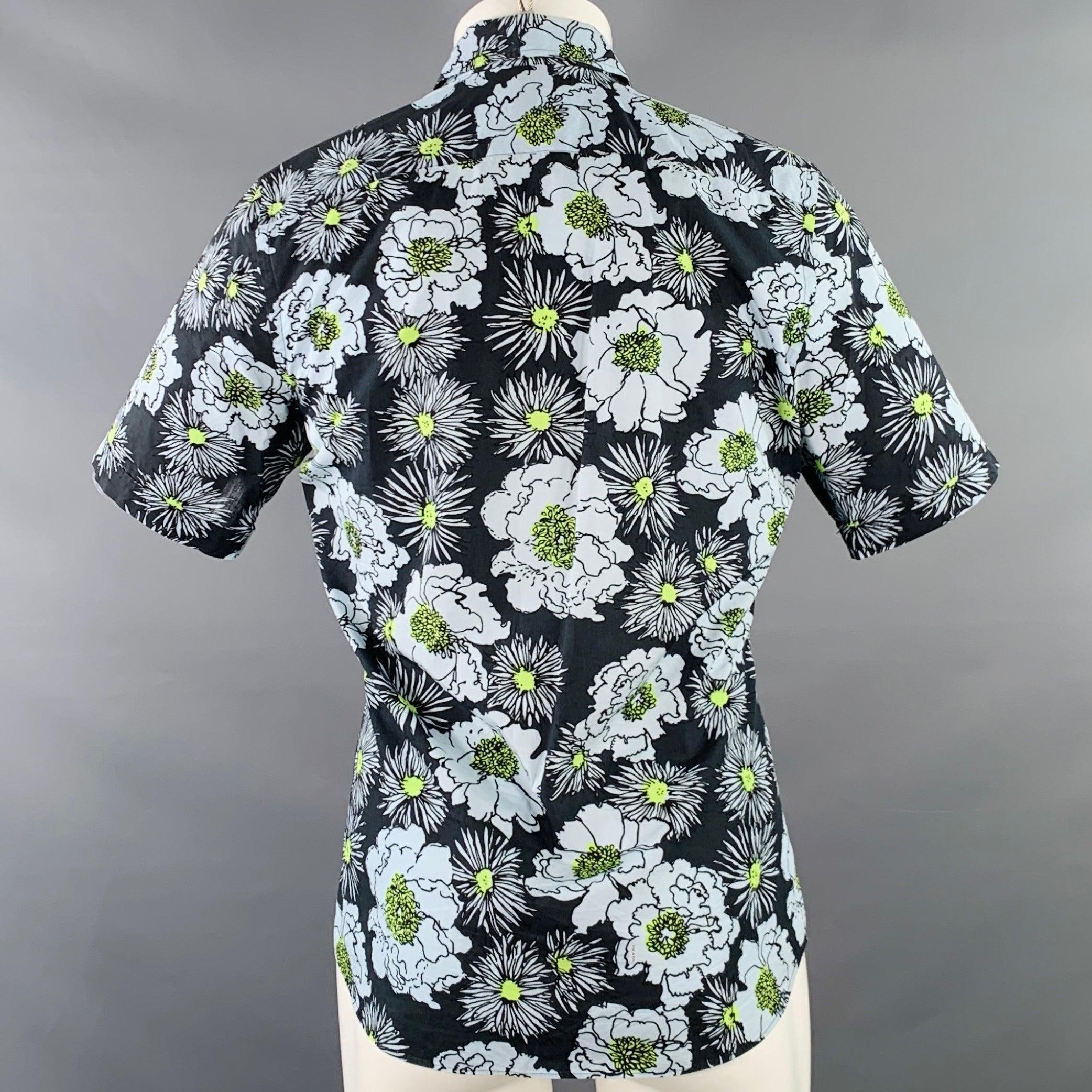 PRADA Size S Black Blue Green Floral Cotton Button Up One Pocket Short Sleeve Shirt Excellent état - En vente à San Francisco, CA