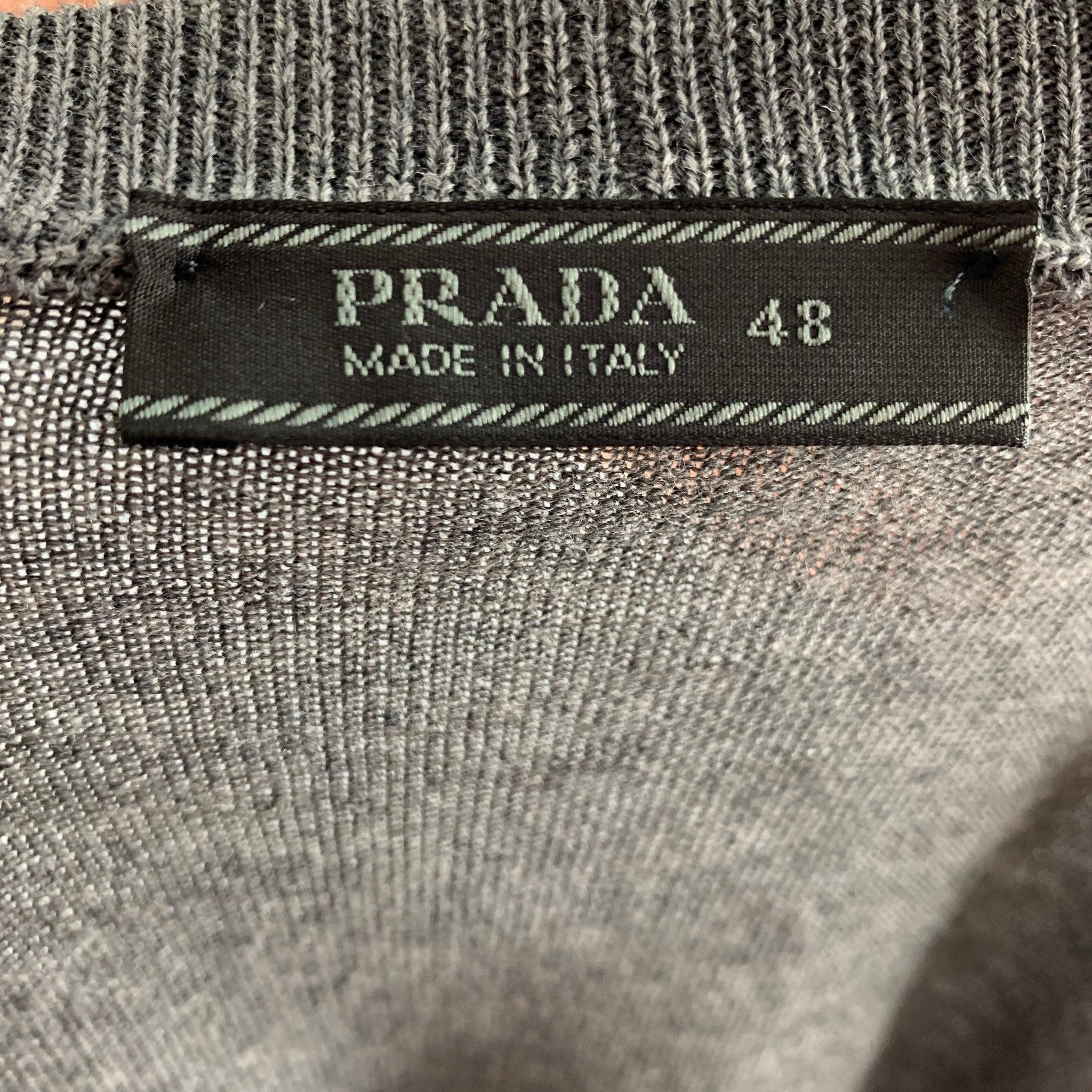 PRADA Größe S Schwarz Graue gestrickte Wollstrickjacke mit Knopfleiste Herren im Angebot