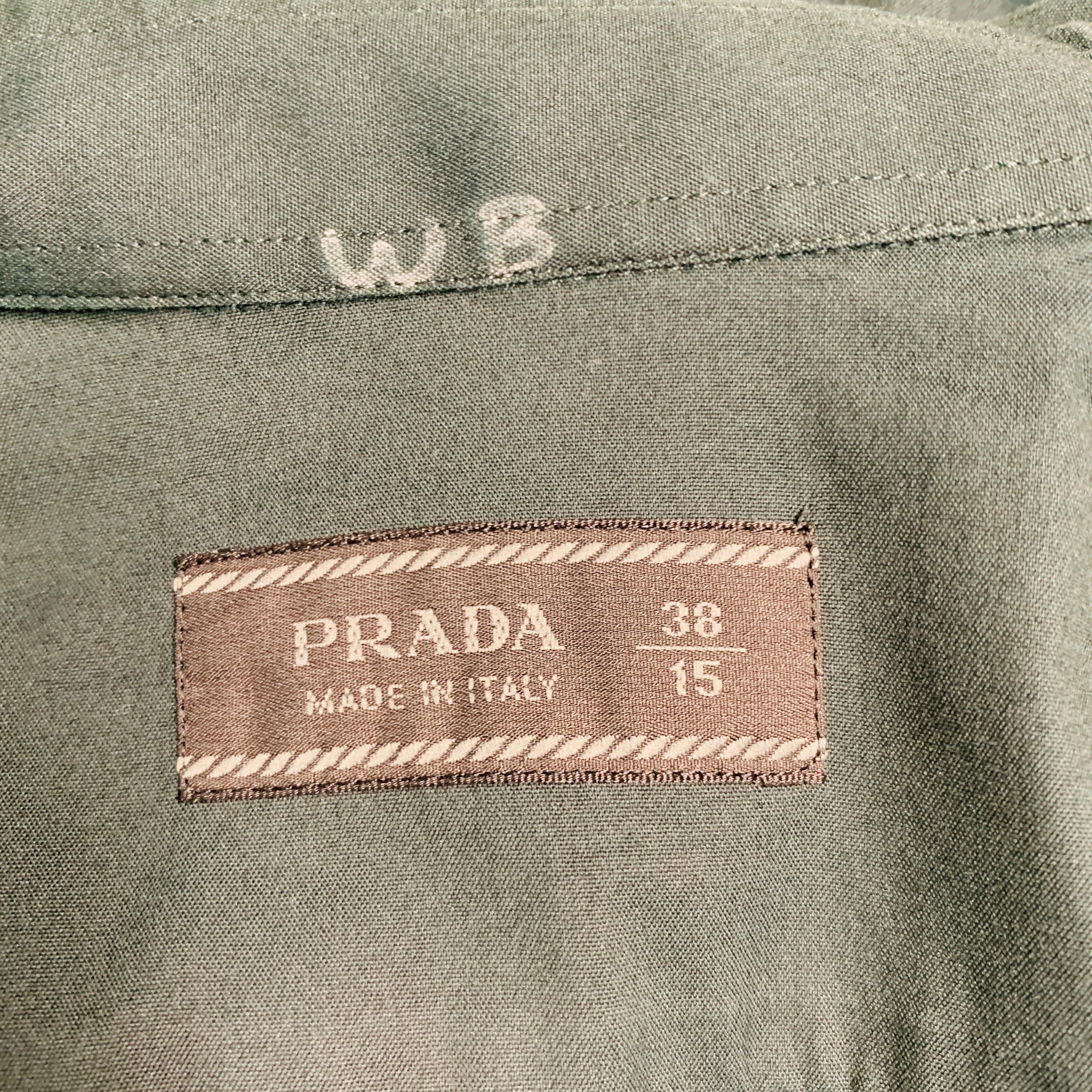 PRADA - Chemise à manches longues boutonnée en coton élastique vert, taille S en vente 1