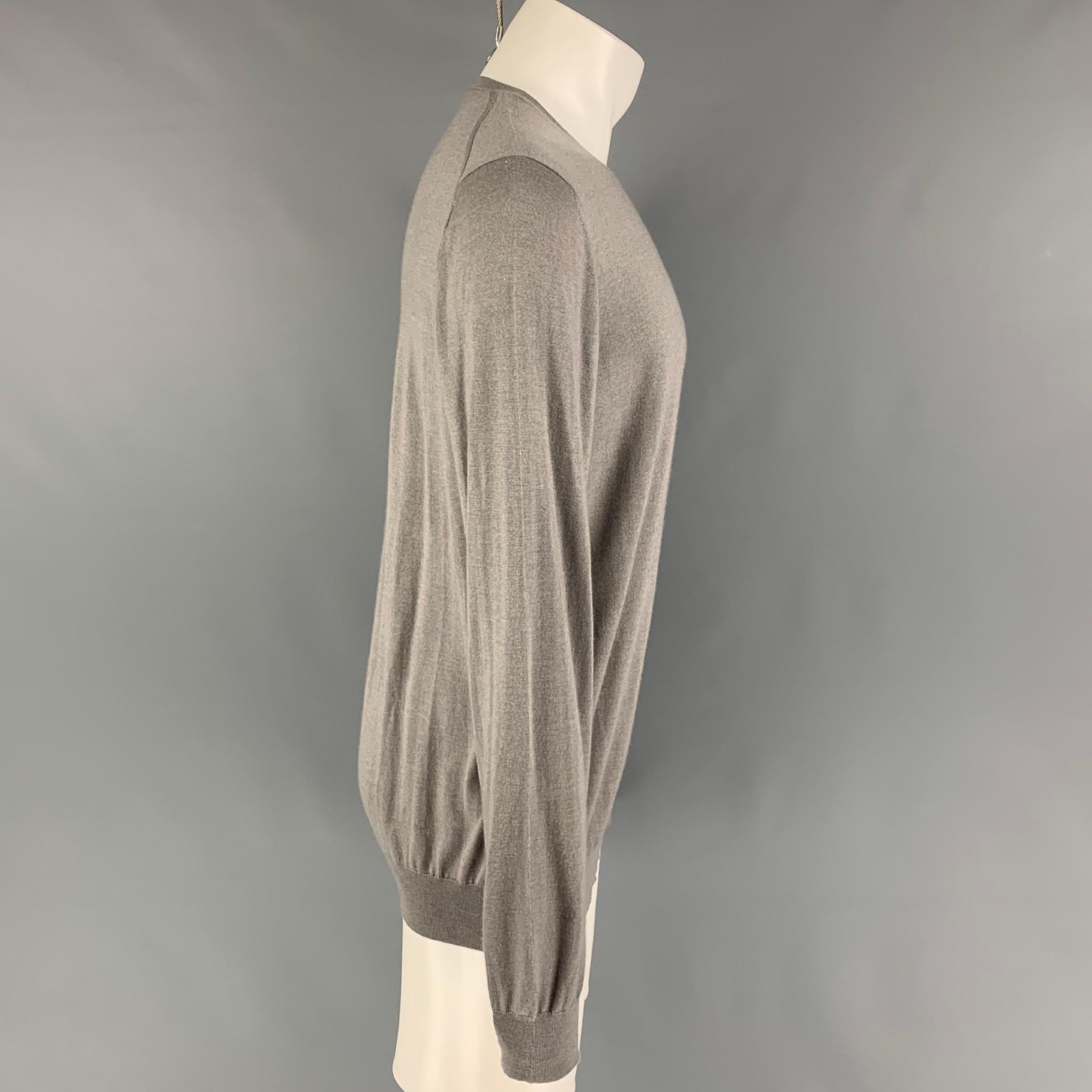 PRADA pullover comes in a grey cashmere / silk featuring a crew-neck. Made in Italy. 

Very Good Pre-Owned Condition.
Marked: 54

Measurements:

Shoulder: 18.5 in.
Chest: 44 in.
Sleeve: 28.5 in.
Length: 29.5 in. 