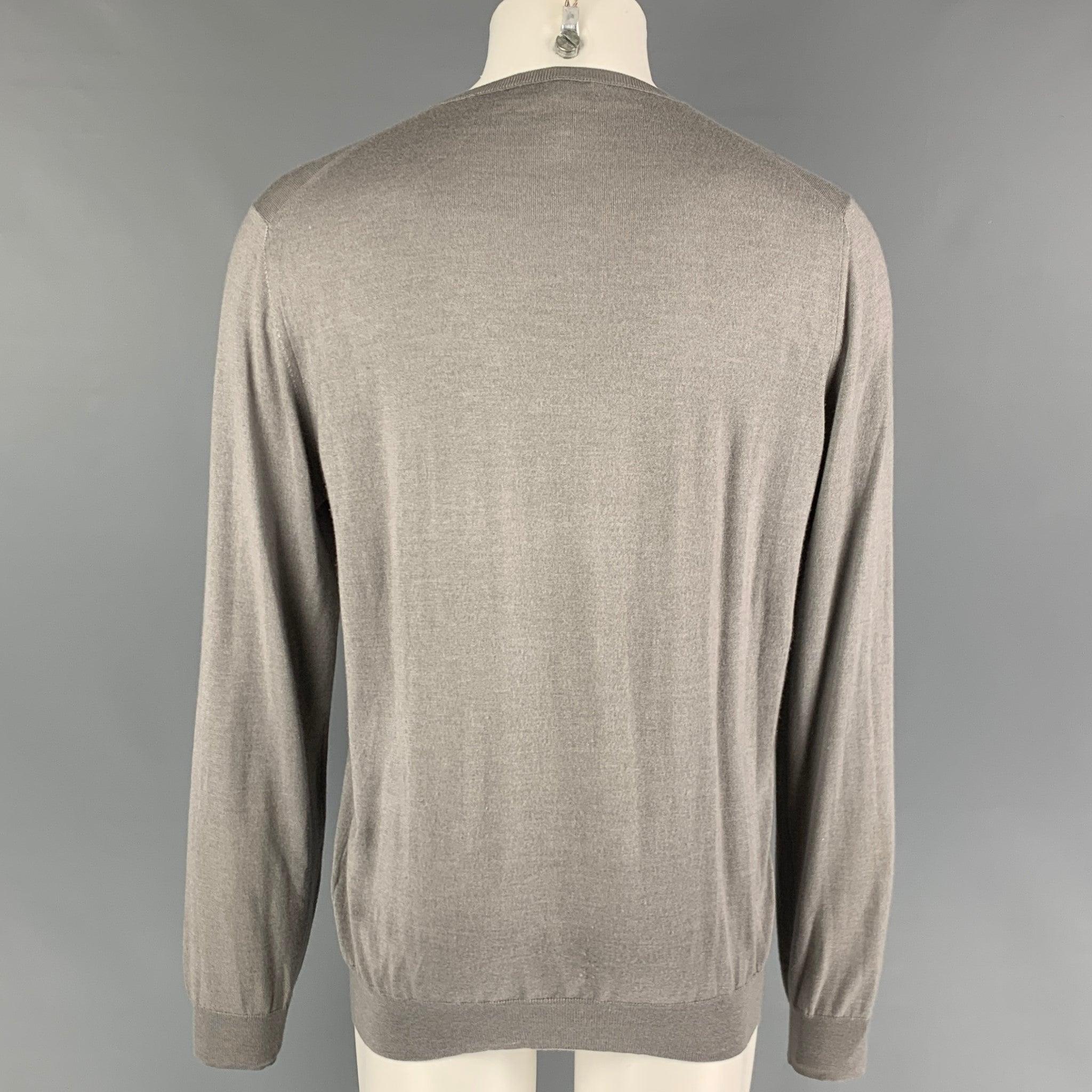 PRADA Size XL Grey Cashmere Silk Crew-Neck Pullover In Good Condition For Sale In San Francisco, CA