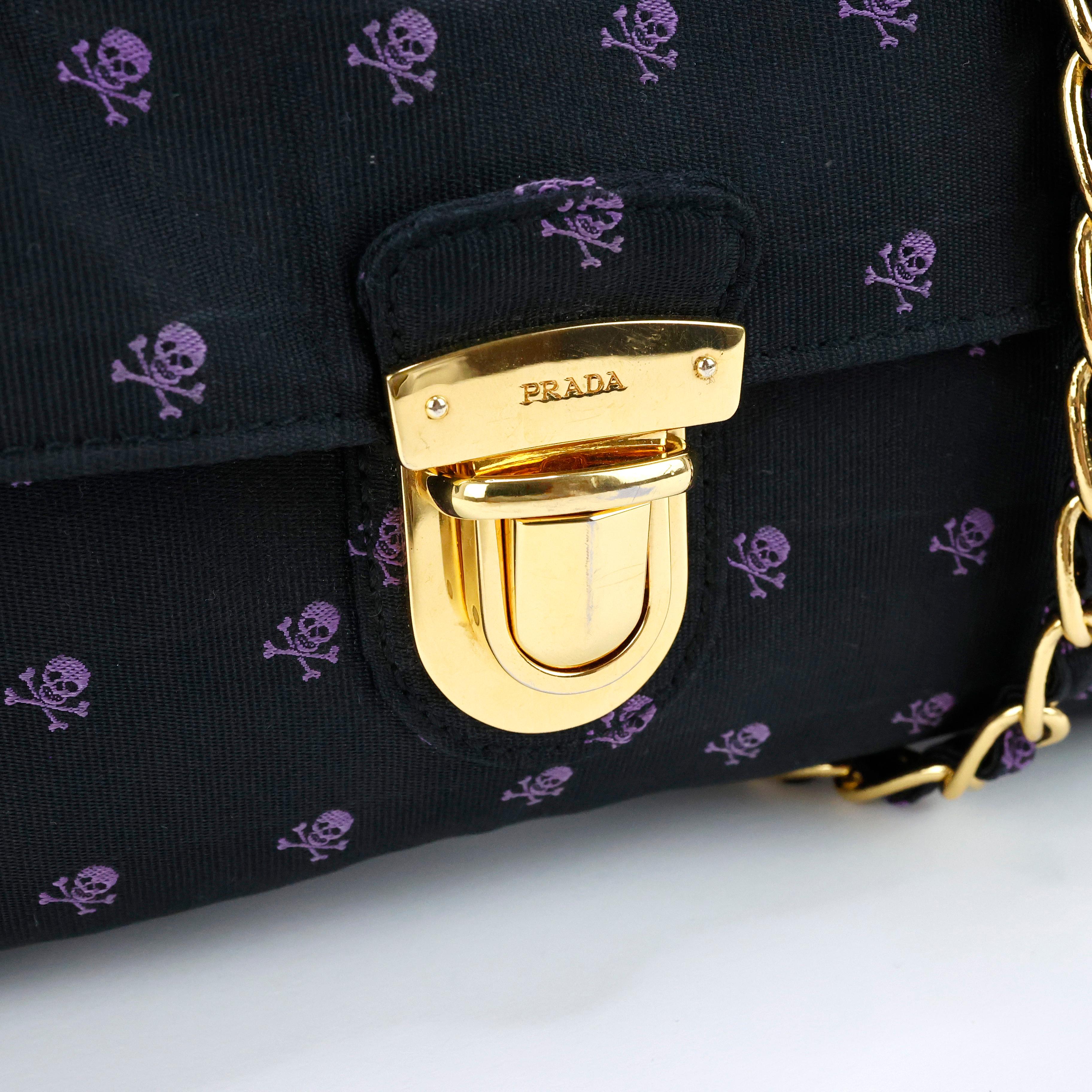 Prada Skull Crossbody Bag In Good Condition For Sale In Bressanone, IT