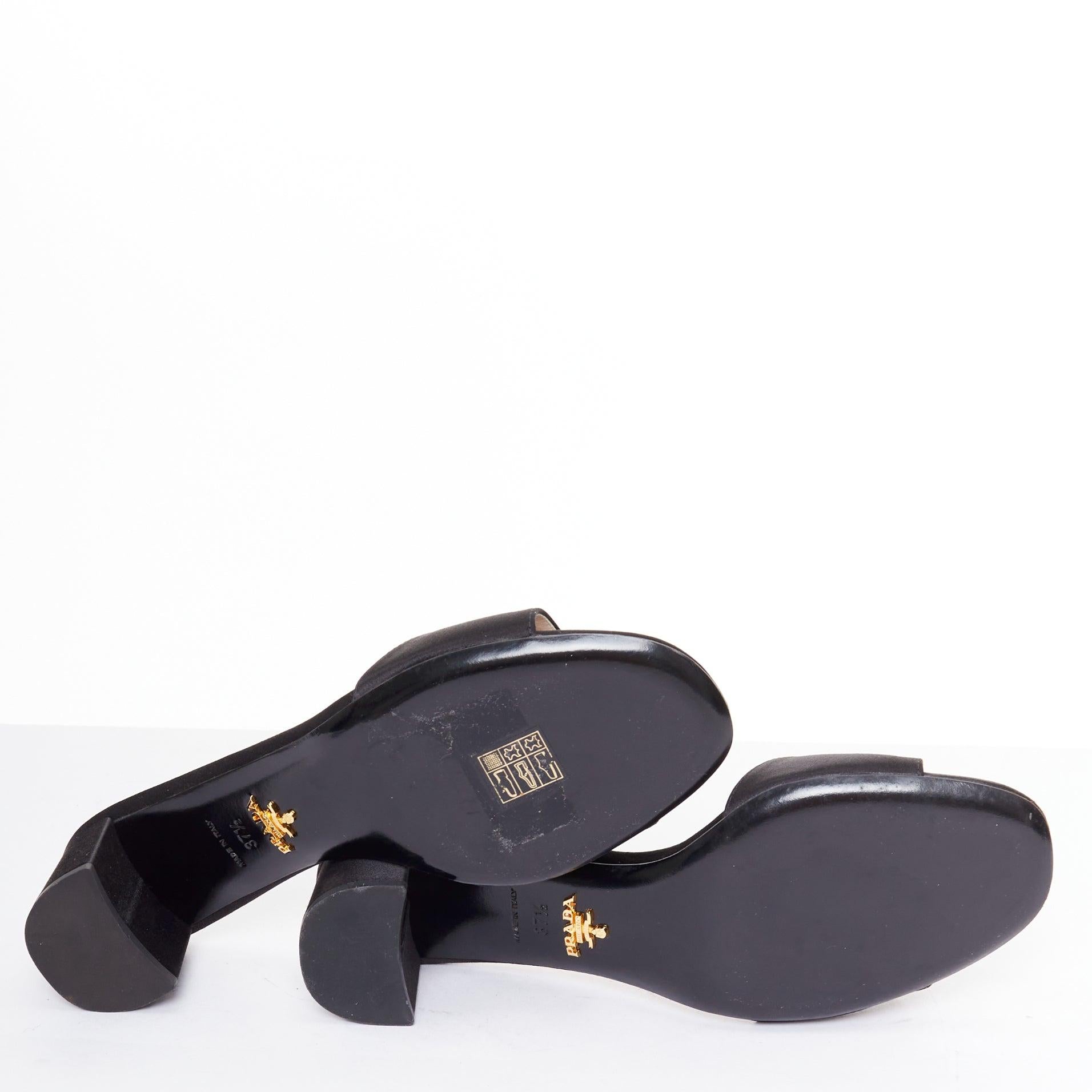 PRADA Special Edition rouge cristal lèvre noir satin bloc talons mules EU37.5 en vente 6