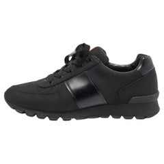 Prada Sport Schwarze Low Top-Sneakers aus Segeltuch und Leder aus Segeltuch Größe 43