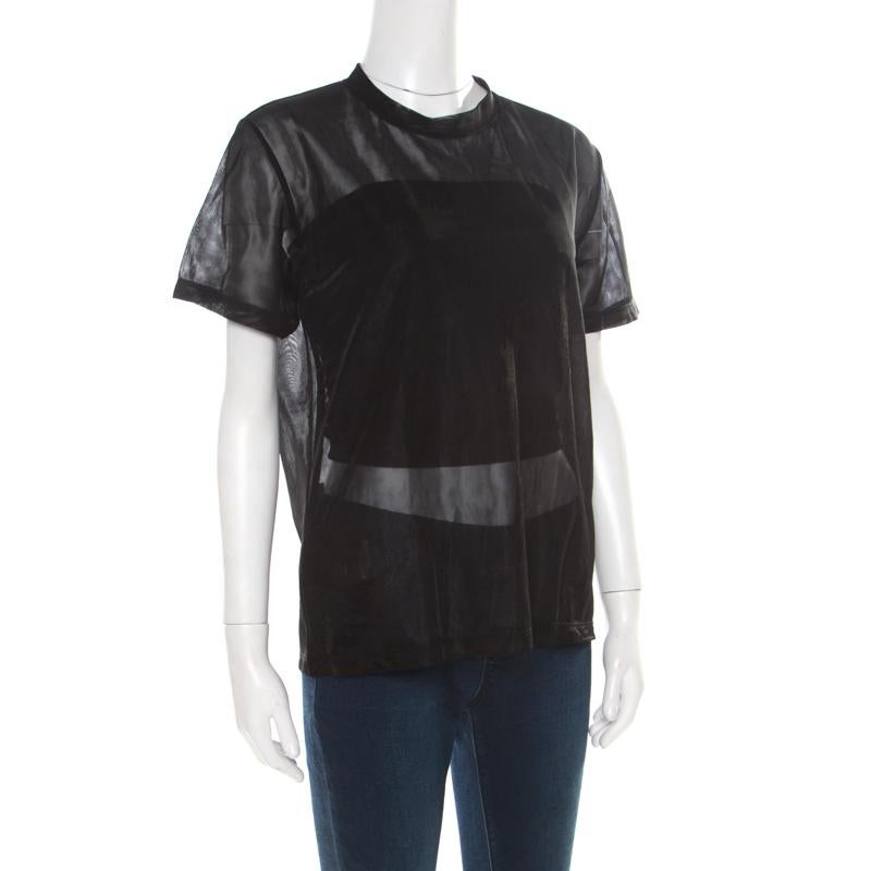 Catch up with modern fashion and evolving trends with this irresistible Prada Sport top. It comes in a bold black color which you can easily pair up with bottom wear of any color. Crafted from nylon, this would keep you comfortable for the entire