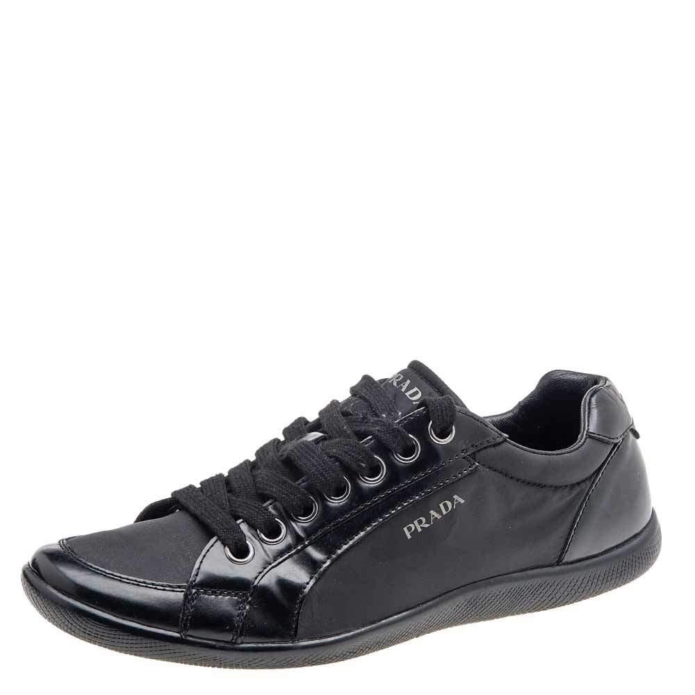 Prada Sport Black Leather And Nylon Low Top Sneakers Size 39.5 In Good Condition For Sale In Dubai, Al Qouz 2