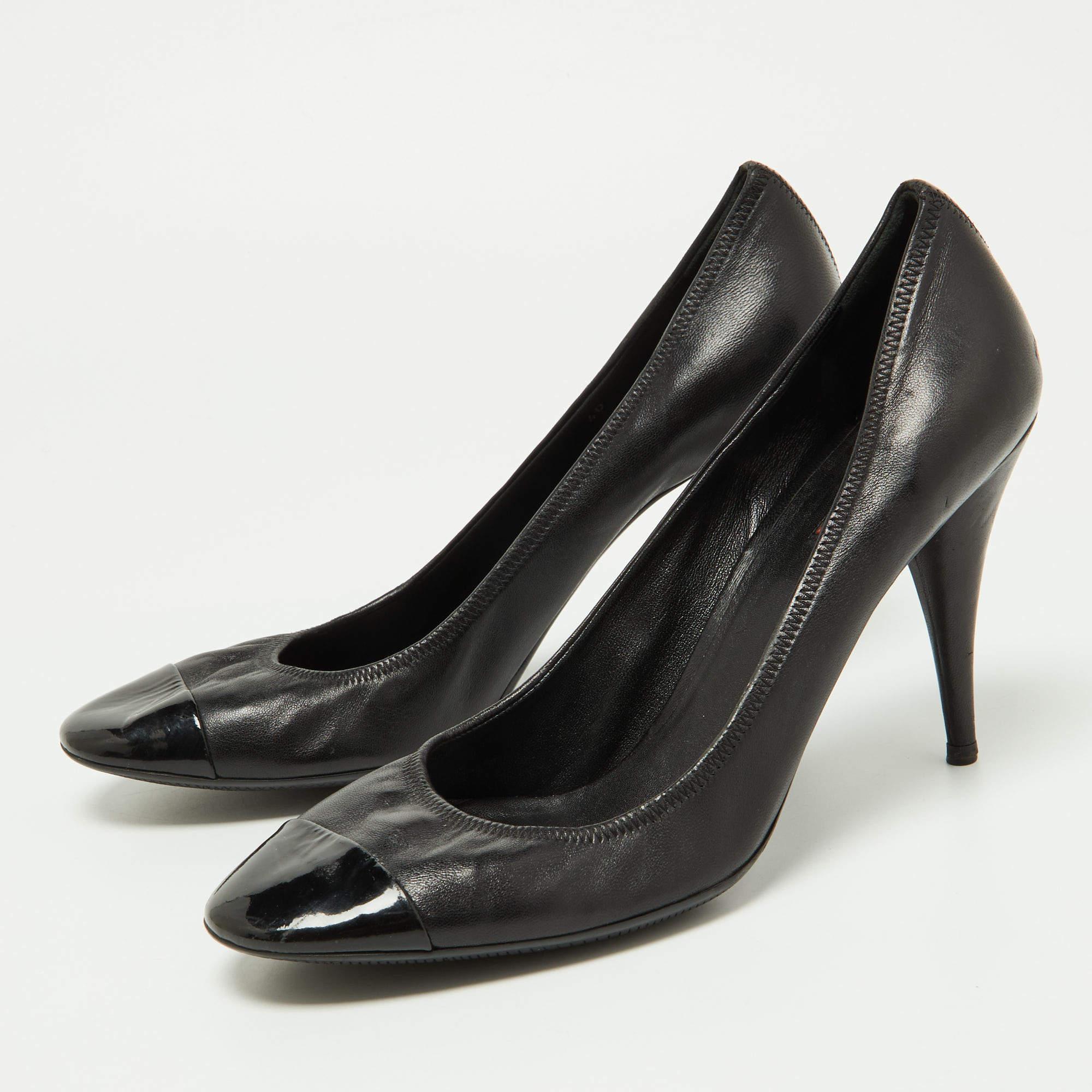 Perfekt genäht und verarbeitet, um ein elegantes Aussehen und eine gute Passform zu gewährleisten, sind diese Prada Sportschuhe ein Kauf, den Sie gerne zur Schau stellen werden. Sie sehen toll an den Füßen aus.