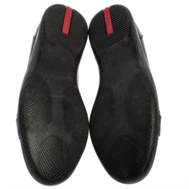 Prada Sport Black Leather And Patent Lace Up Sneakers Size 41 For Sale 2