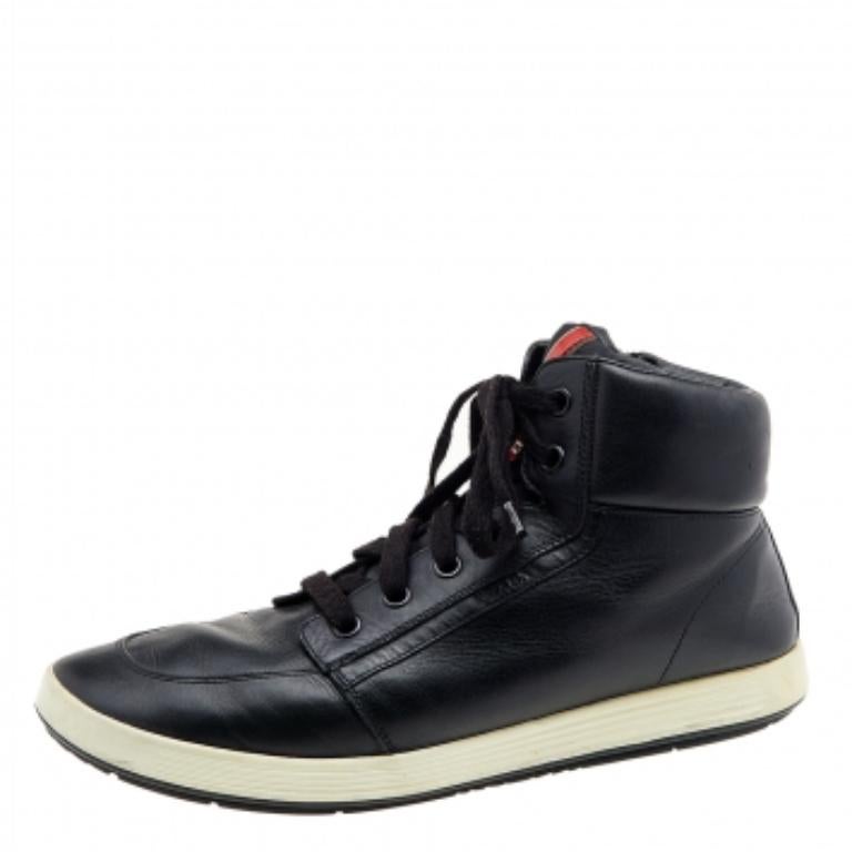 Coming in a high-top silhouette, these Prada Sport sneakers are a seamless combination of luxury, comfort, and style. They are made from leather in a black shade. These sneakers are designed with logo details, laced-up vamps, and comfortable insoles.