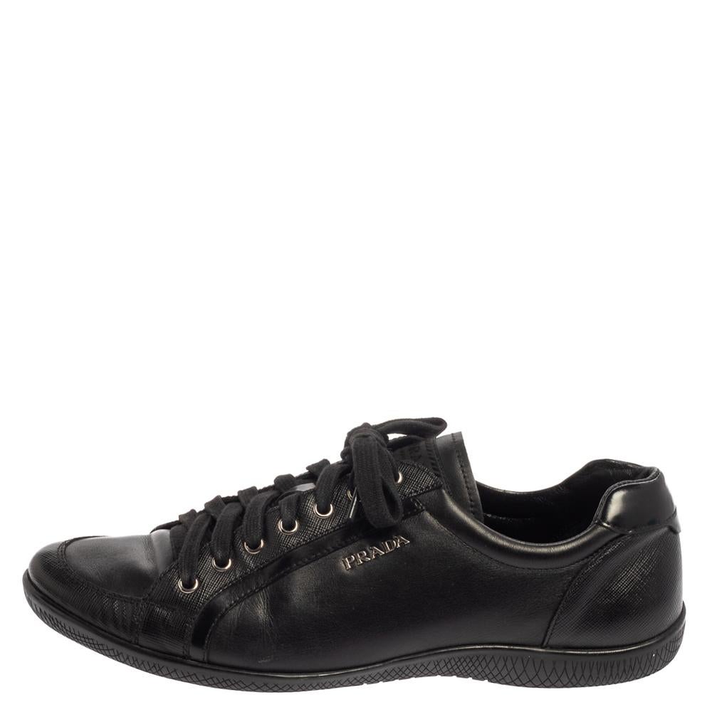 These black sneakers from Prada Sport are just what you need to add to your style. They are crafted from leather and feature round toes, lace-ups on the vamps, and logo details on the sides. They offer a comfortable fit with their leather-lined
