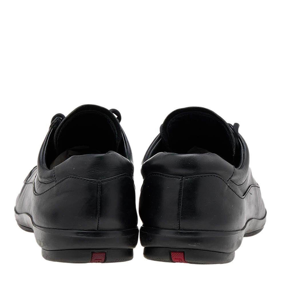 Prada Sport Black Leather Low Top Sneakers Size 43 In Good Condition For Sale In Dubai, Al Qouz 2
