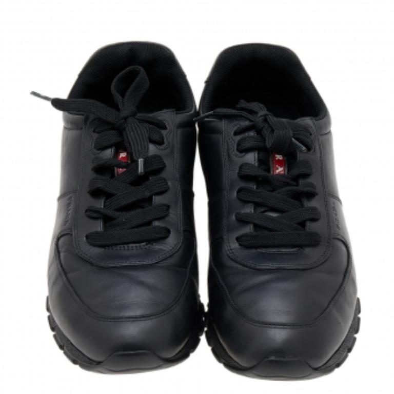 Prada Sport Black Leather Low Top Sneakers Size 43.5 In Good Condition For Sale In Dubai, Al Qouz 2