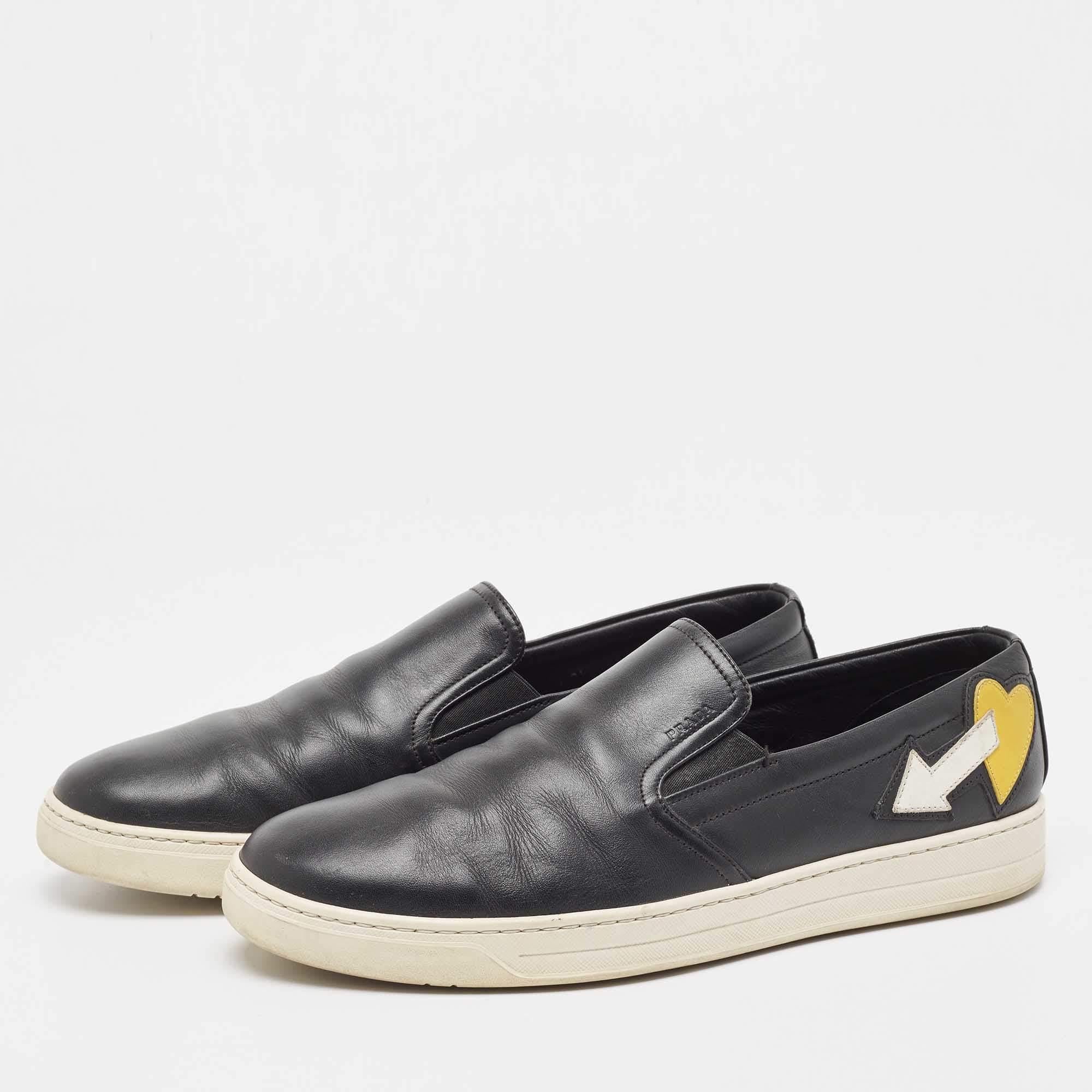 Coming in a classic silhouette, these designer sneakers are a seamless combination of luxury, comfort, and style. These sneakers are designed with signature details and comfortable insoles.