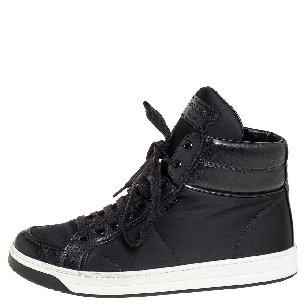 Comfort and style are brought together to form these stylish high-top sneakers by Prada Sport. They have been crafted from nylon as well as leather into a clean, minimal design. The highly reliable sneakers are secured with lace-ups and finished