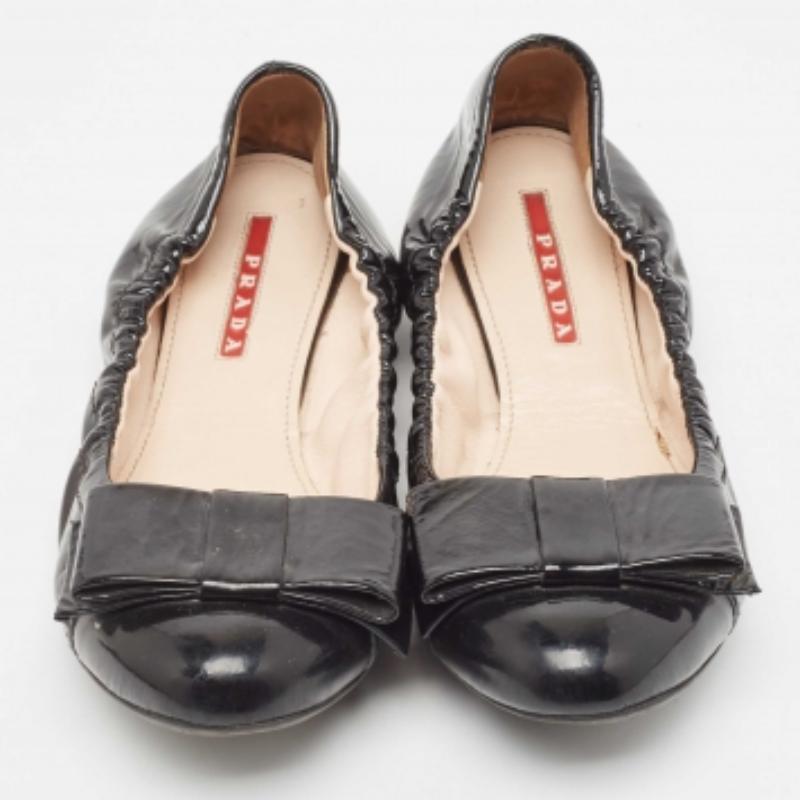 Prada Sport Bailarinas de charol negro con lazo talla 36.5 Negro en venta